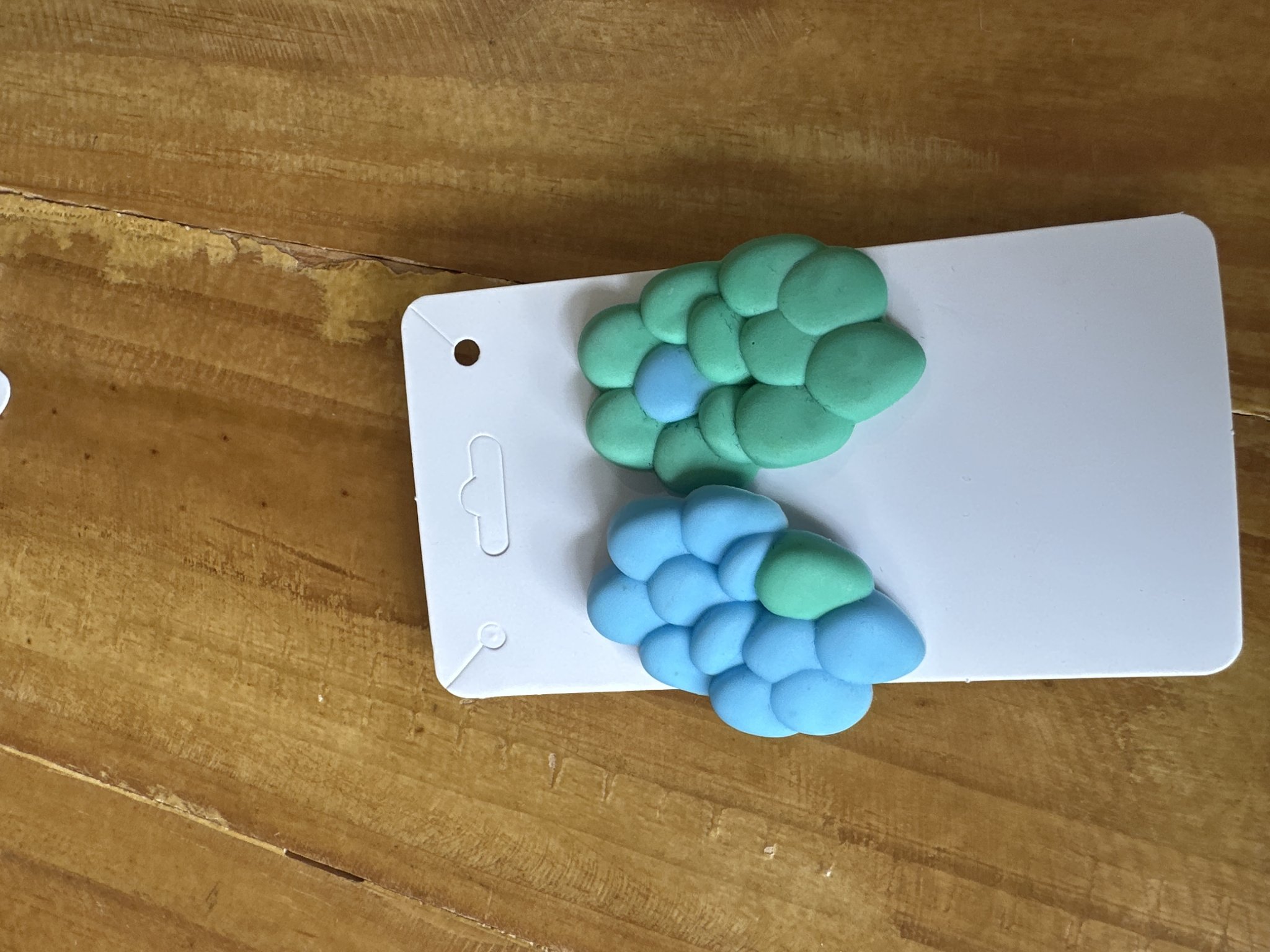 Brinco nuvem verde e azul Mariah Roveri