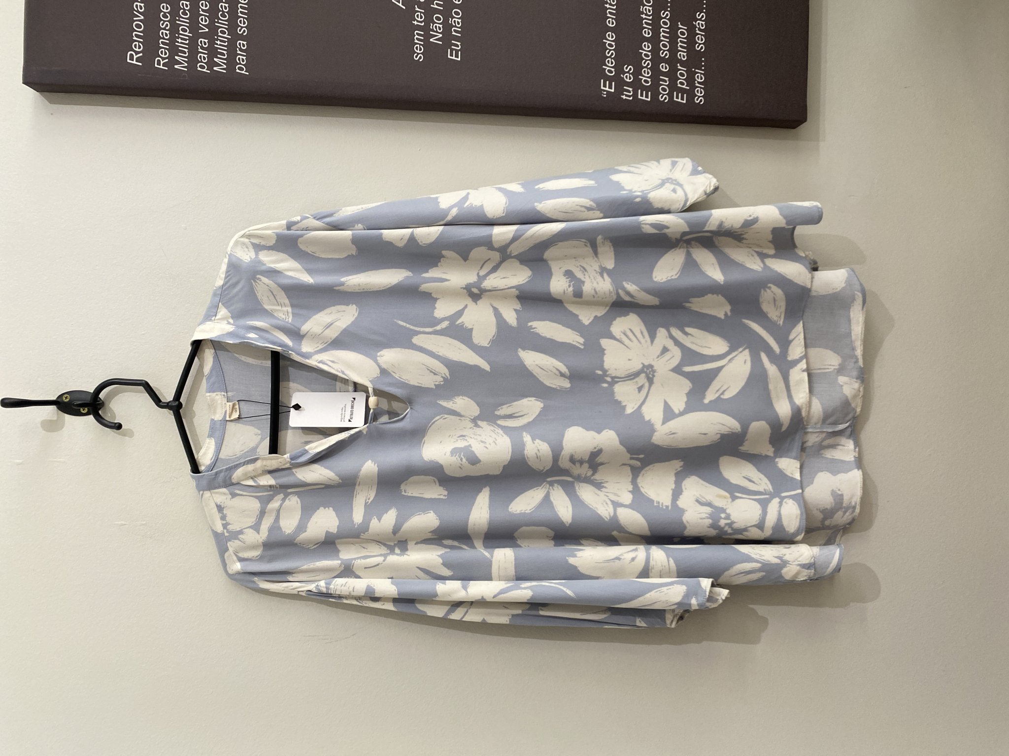Blusa azul e branco estampa floral m/longa Marfinno - GG