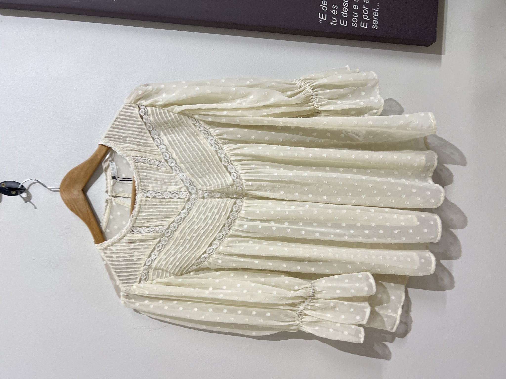 Blusa off white m/longa bufante com detalhes de renda no busto Zara - M