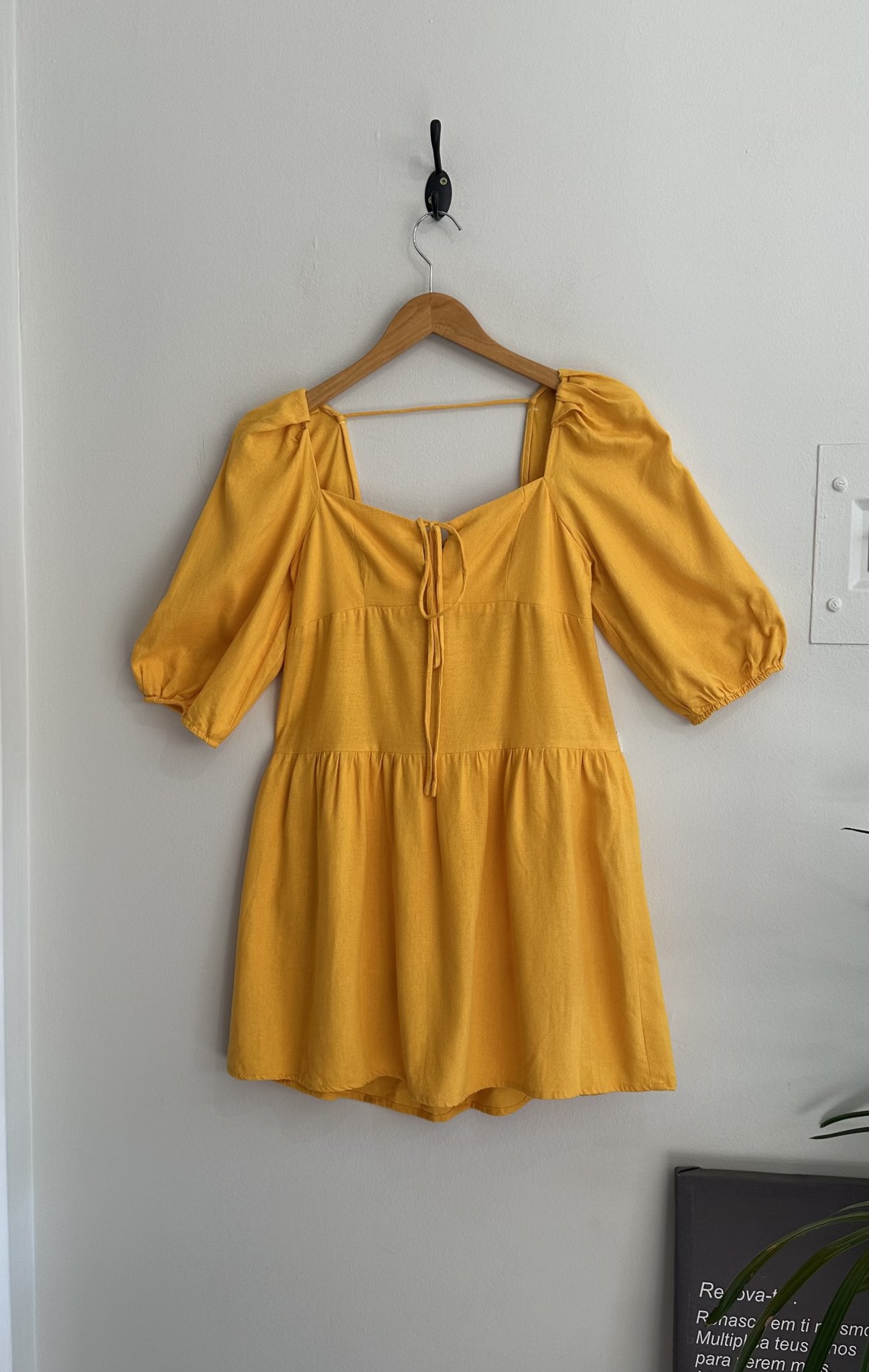 Vestido amarelo decote princesa e manga 7/8 bufantes Maria Filo - PP