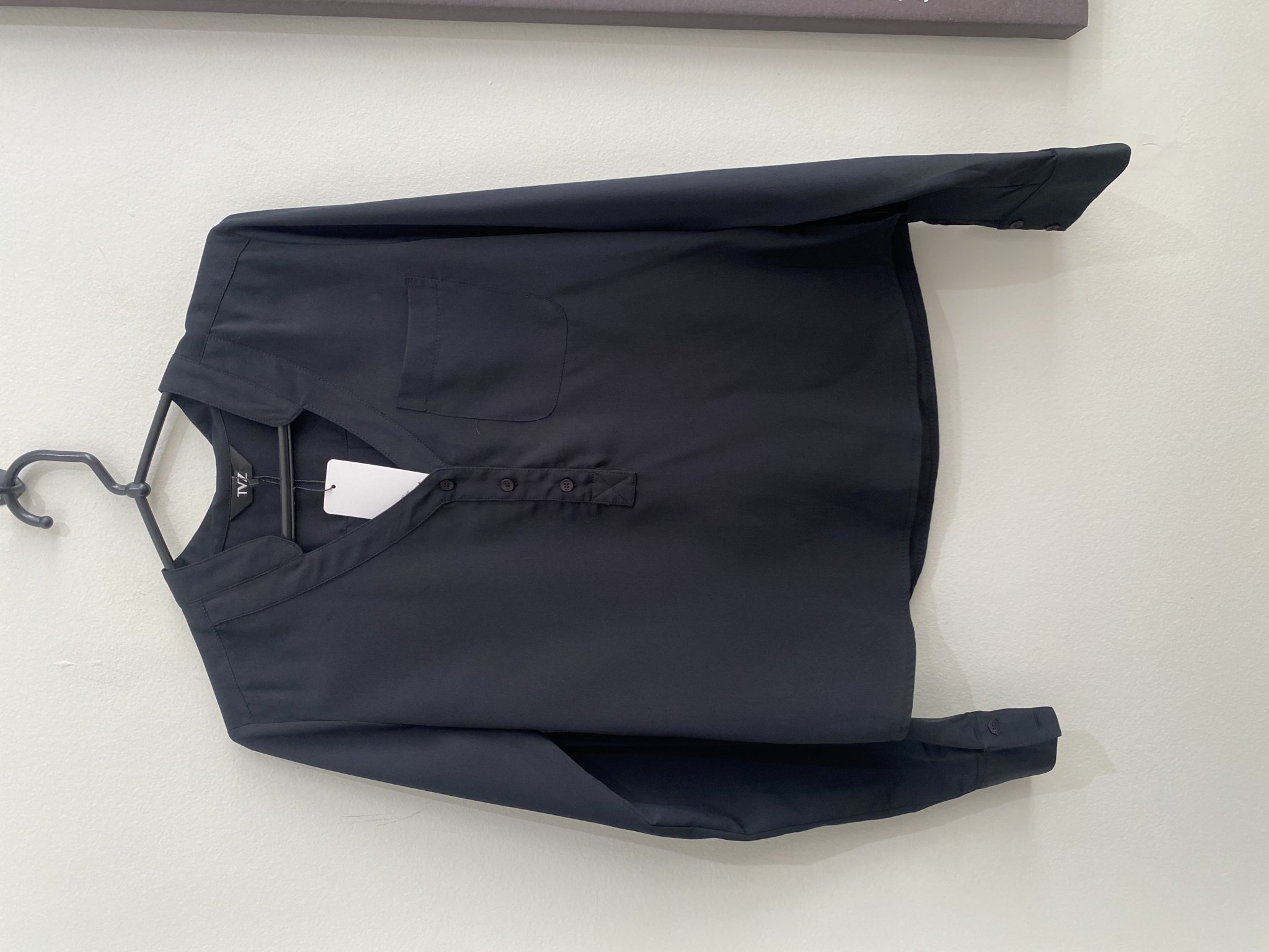 Blusa preta m/longa de botões TVZ - P