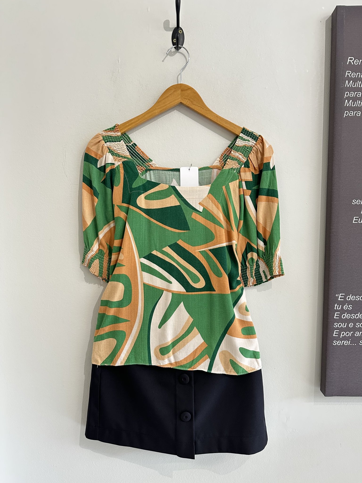 Blusa verde estampa abstrata manga 7/8 bufante e decote quadrado s/marca - P