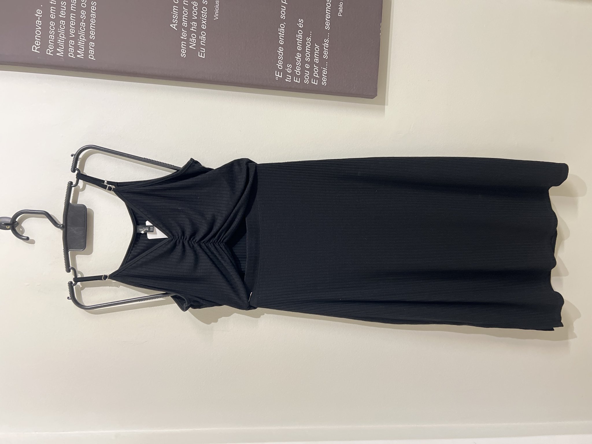 Vestido longo preto canelado de alçinha c/recortes Bluesteel - GG