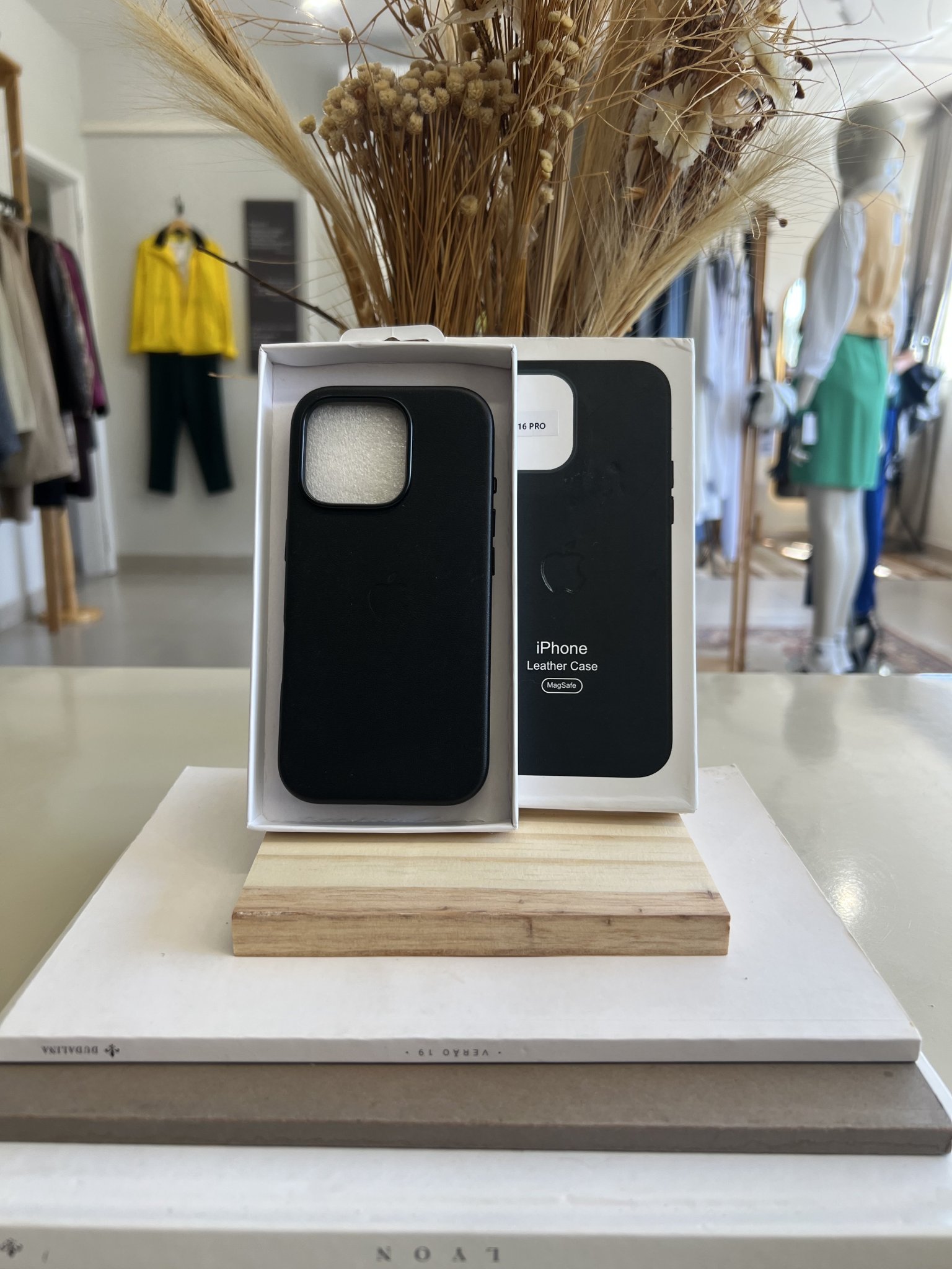 Case iphone 16 pro preto