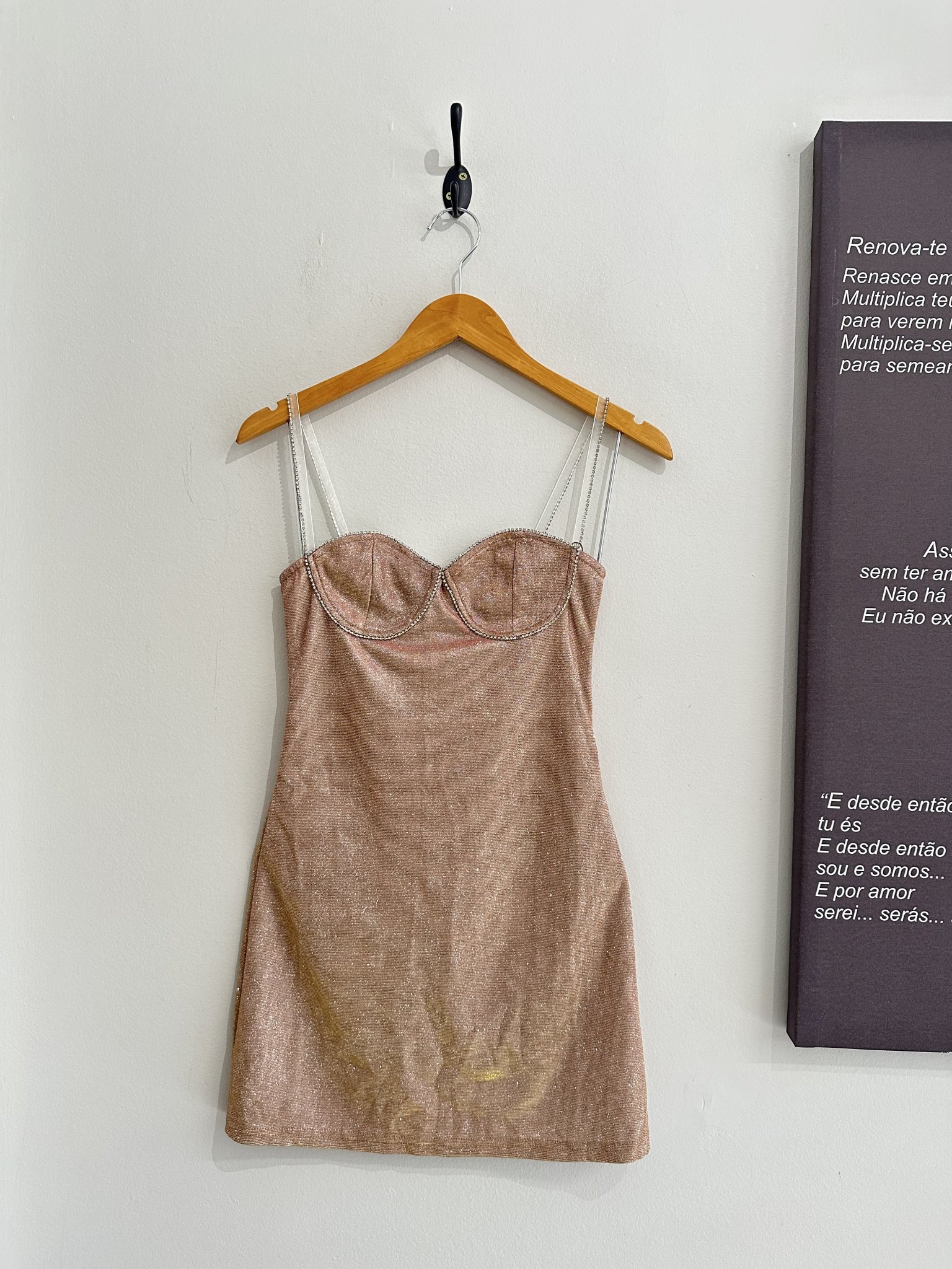 Vestido rosa furta cor de alçinha cravejada - P