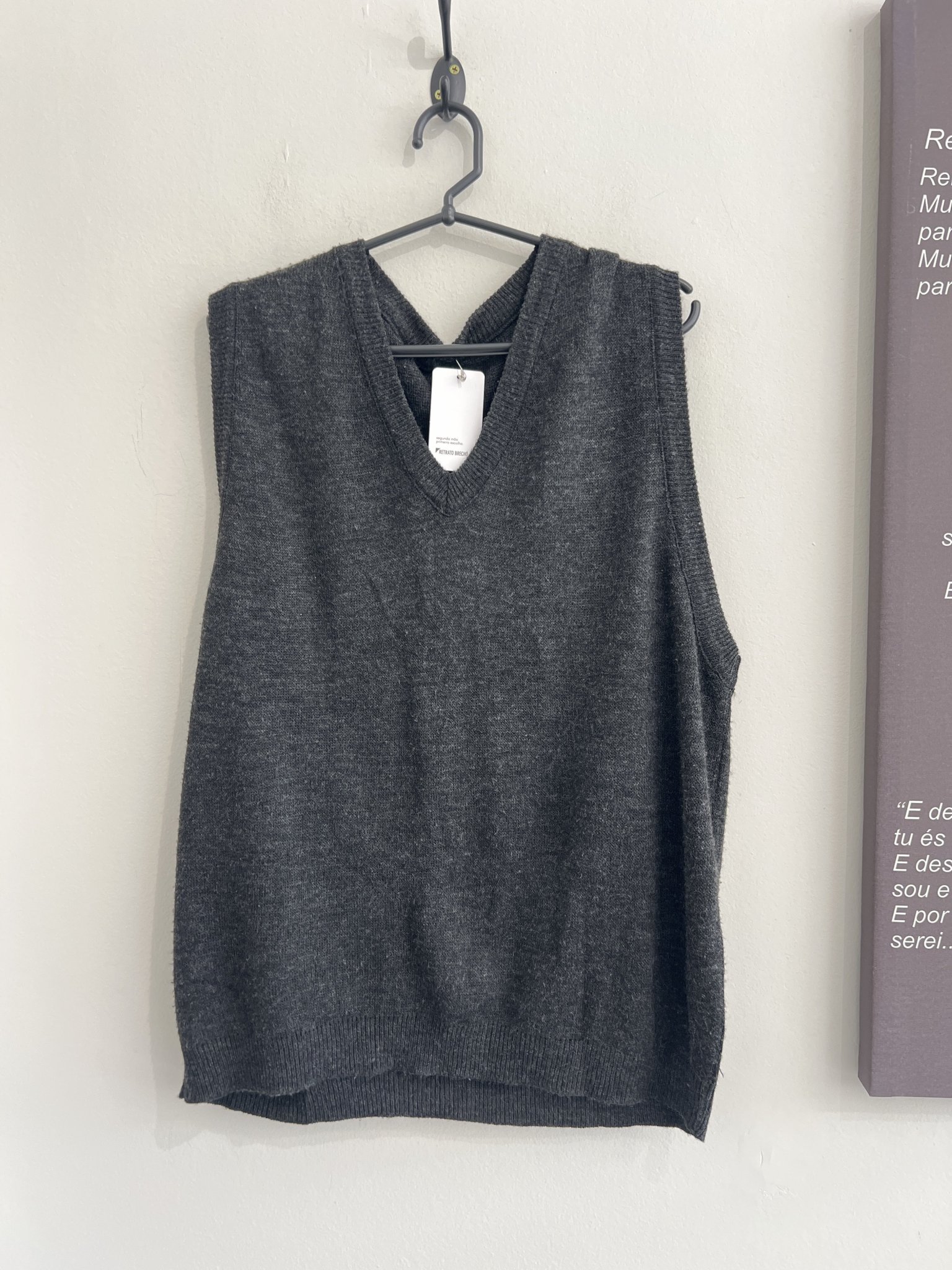 Colete pullover escuro s/marca - M