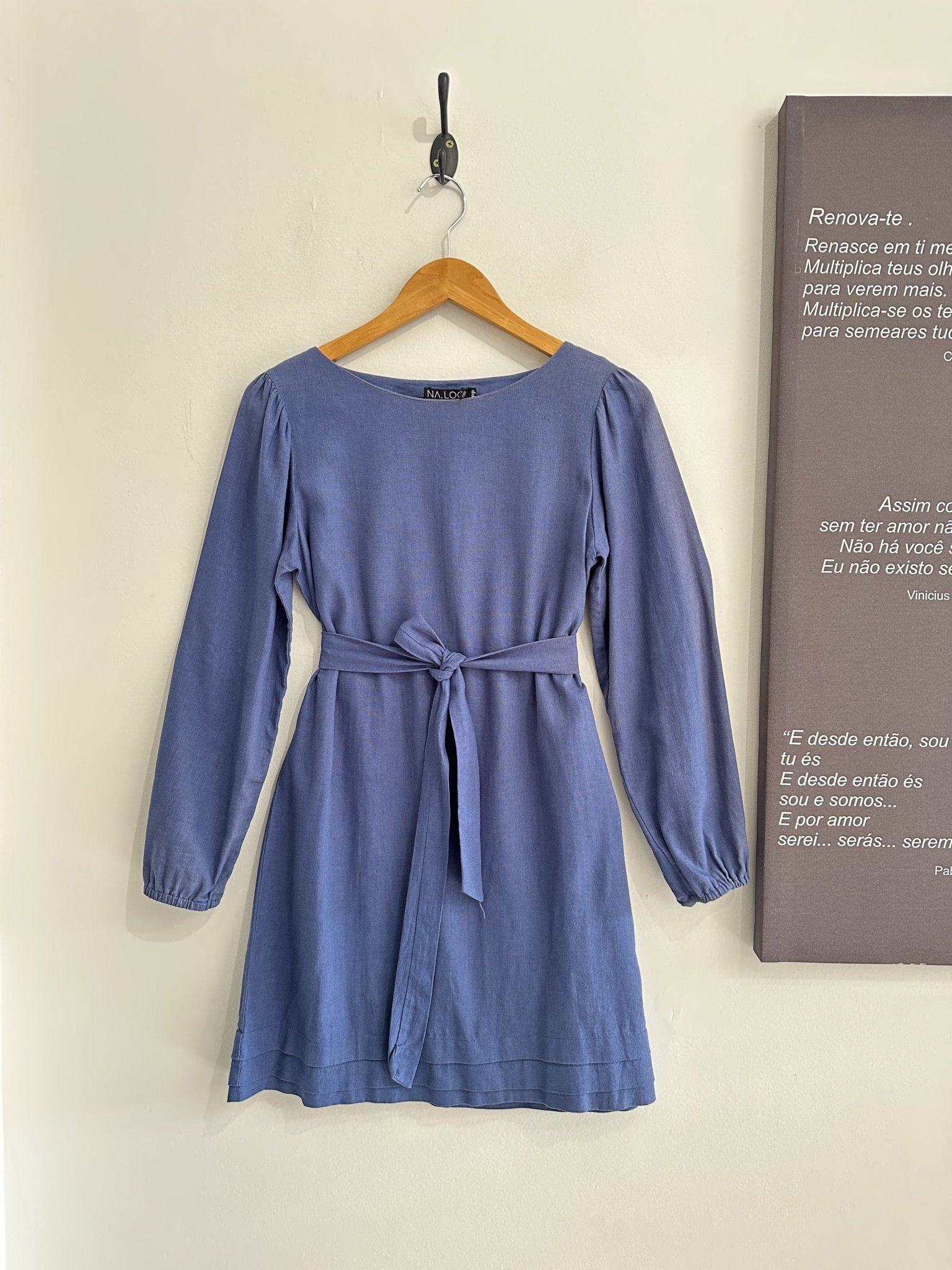 Vestido azul m/longa de linho e viscose c/cinto faixa - PP