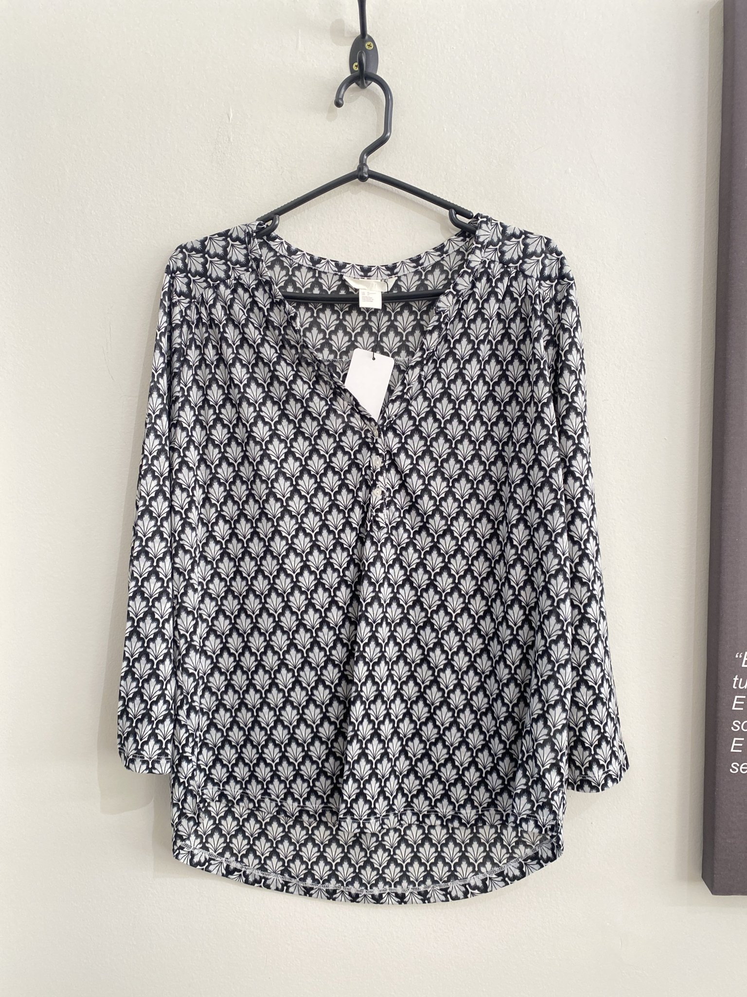 Blusa P&B estampada leque H&M - M