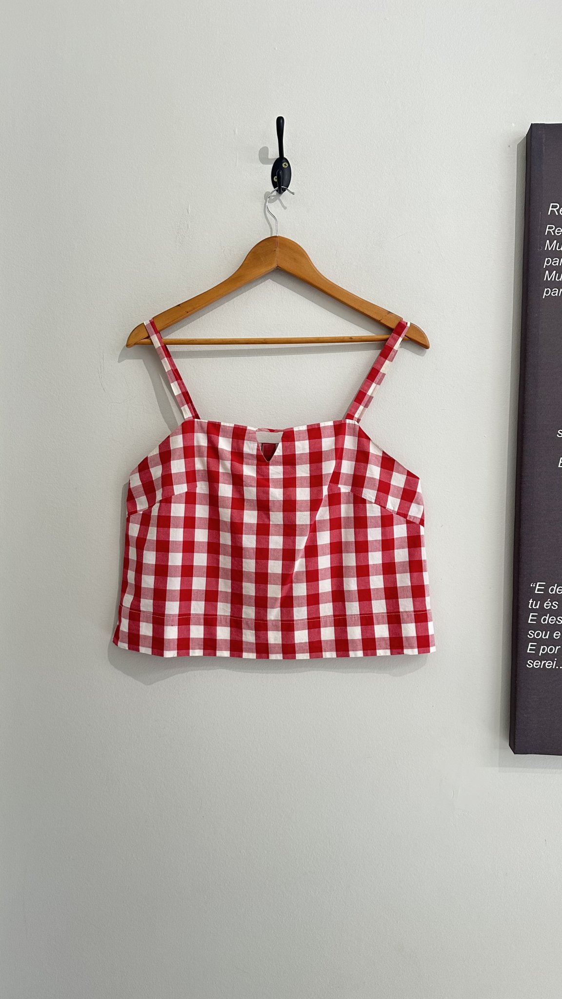 Cropped quadriculado vermelho e branco de alçinha Abrand - 42