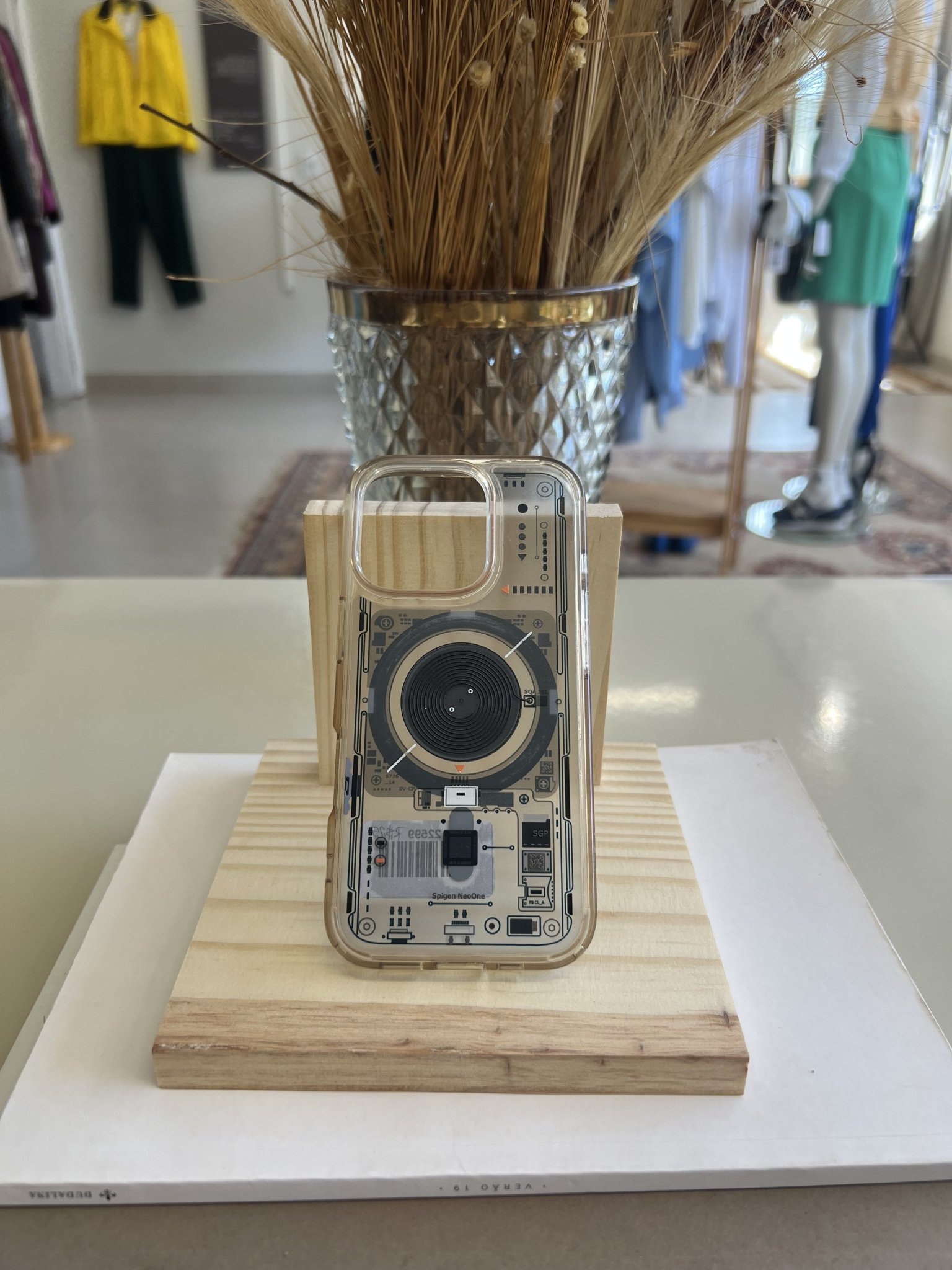Case iphone spigen c/transparencia