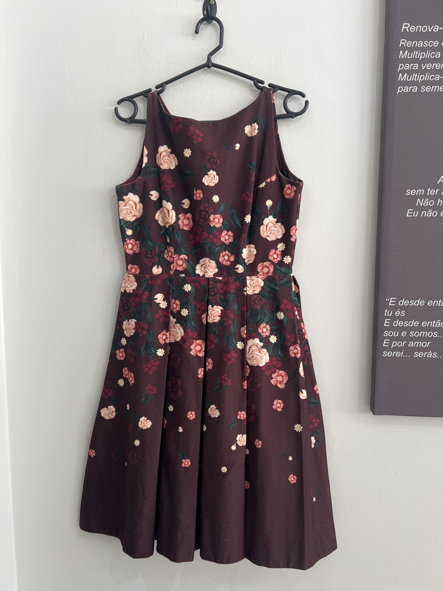Vestido bordô estampa floral s/manga e c/bolsos So Cute - M