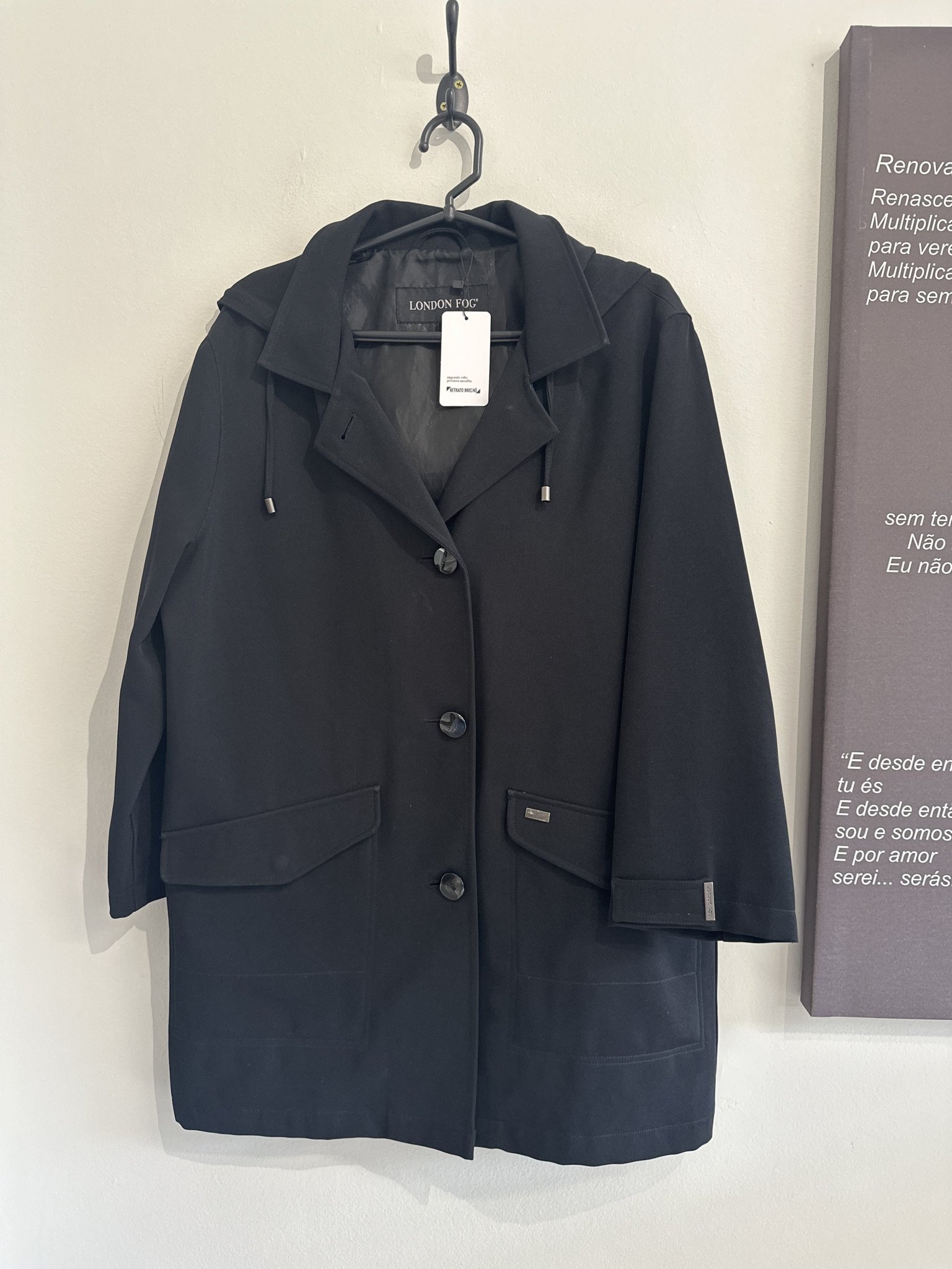 Parka preta fecho de botões c/capuz London Fog - P/M