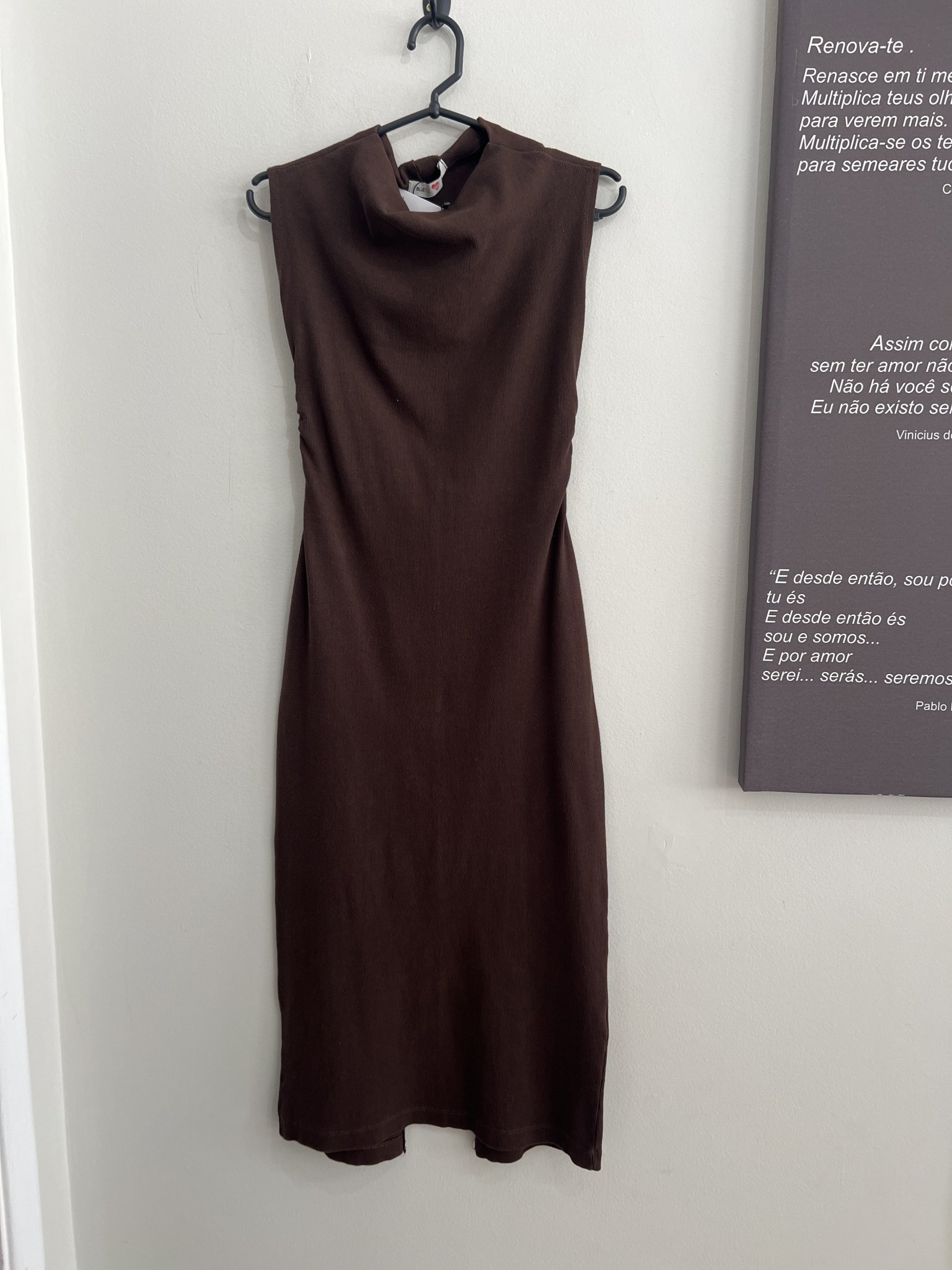 Vestido longo marrom canelado s/manga Bluesteel - P