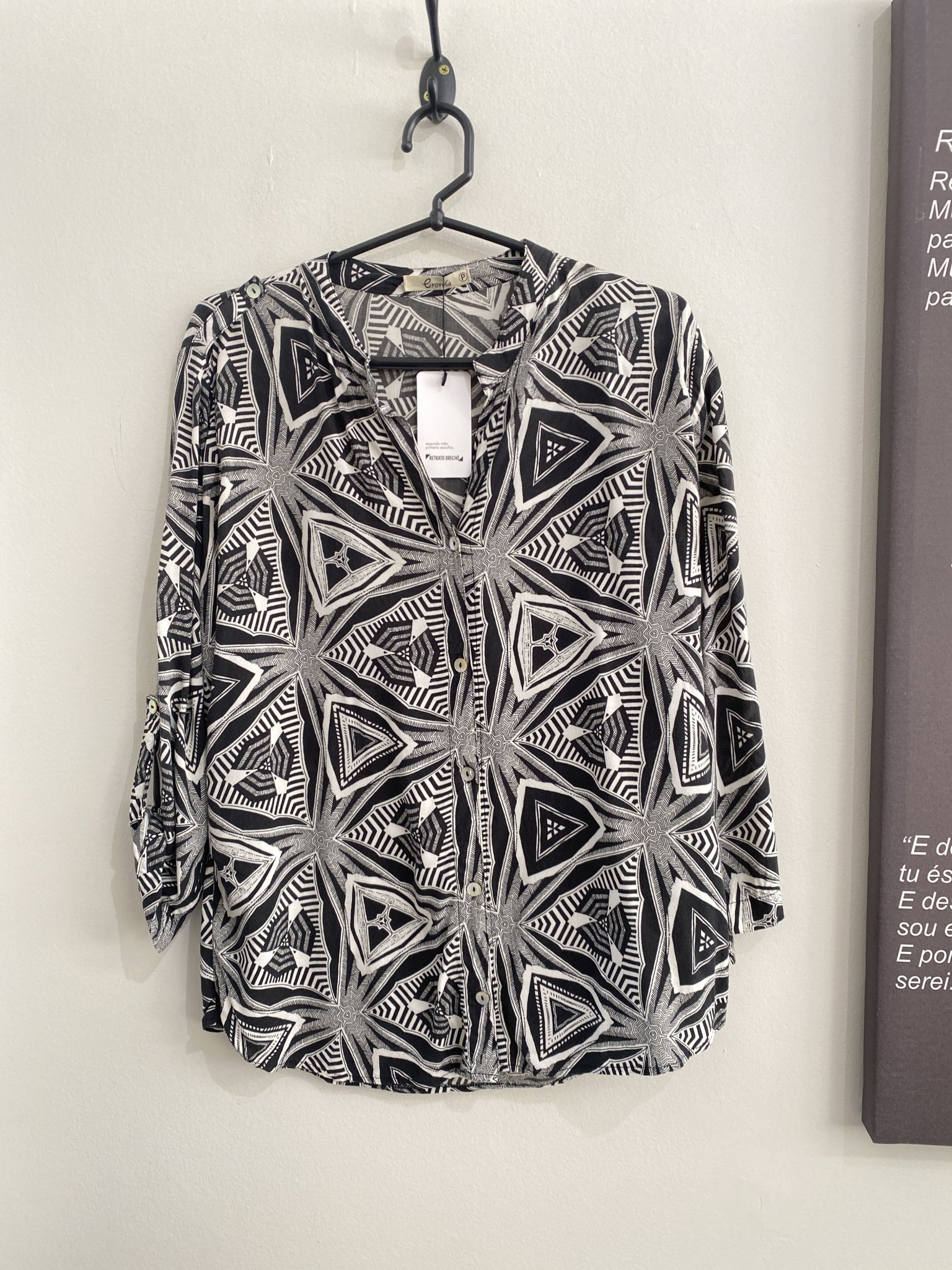 Camisa P&B estampa abstrata m/longa Cronela - P