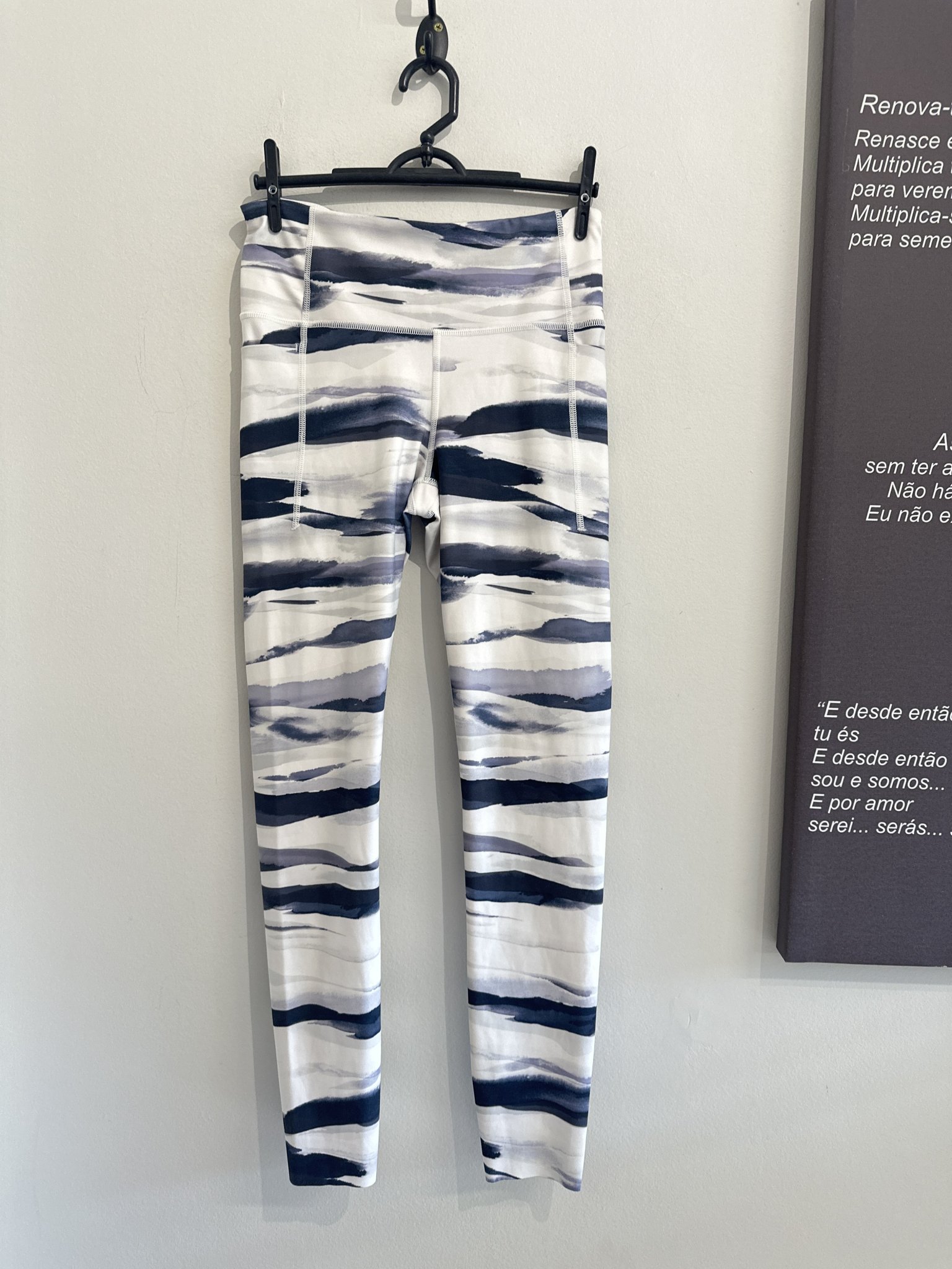 Calça legging azul e cinza rajada Gap - P