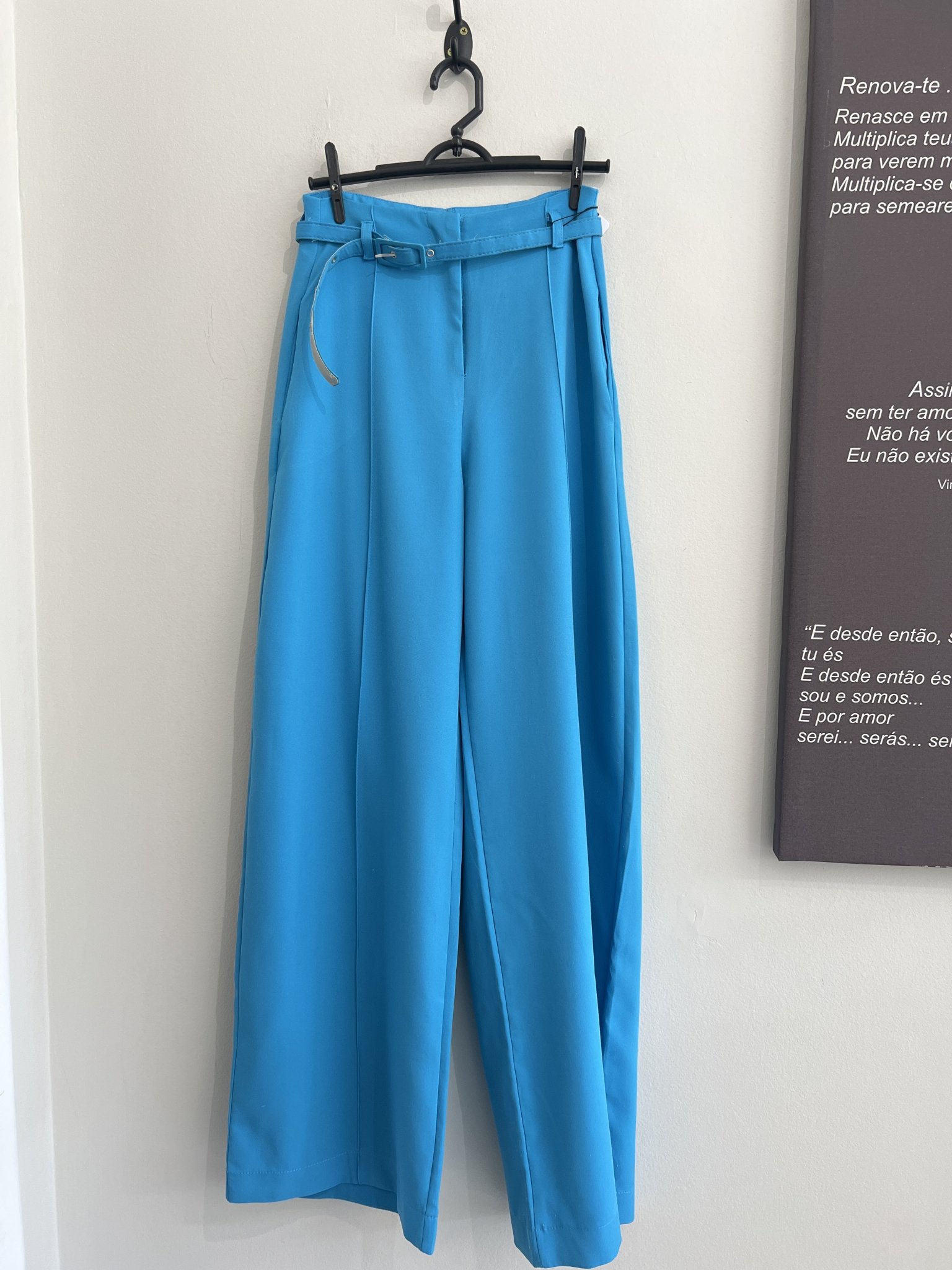 Calça pantalona azul ceú c/cinto s/marca - P