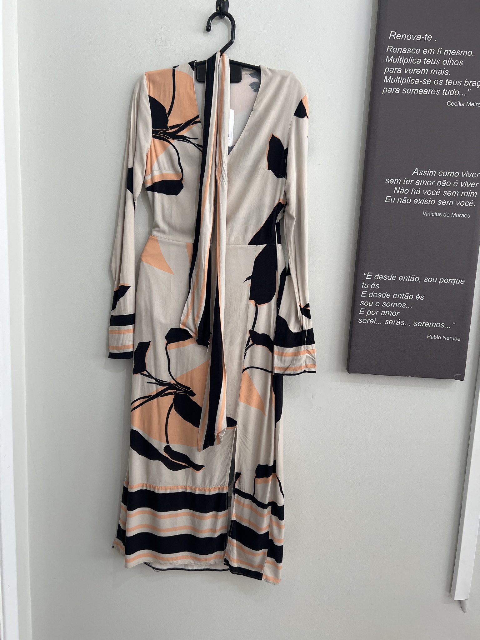 Vestido midi bege estampa abstrata color manga 7/8 Lez A Lez c/cinto faixa - M
