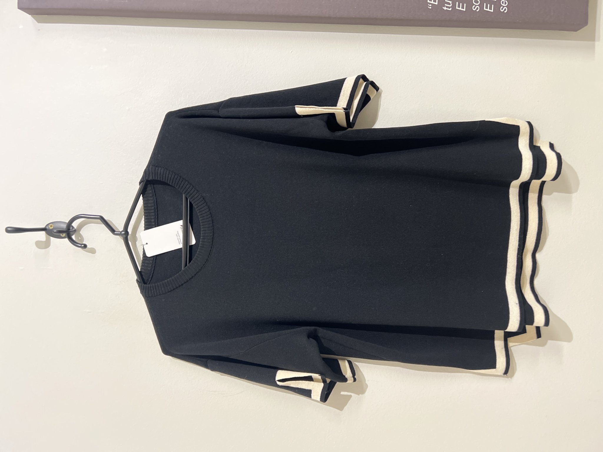 Blusa preta bordas creme m/curta tricot s/marca - GG