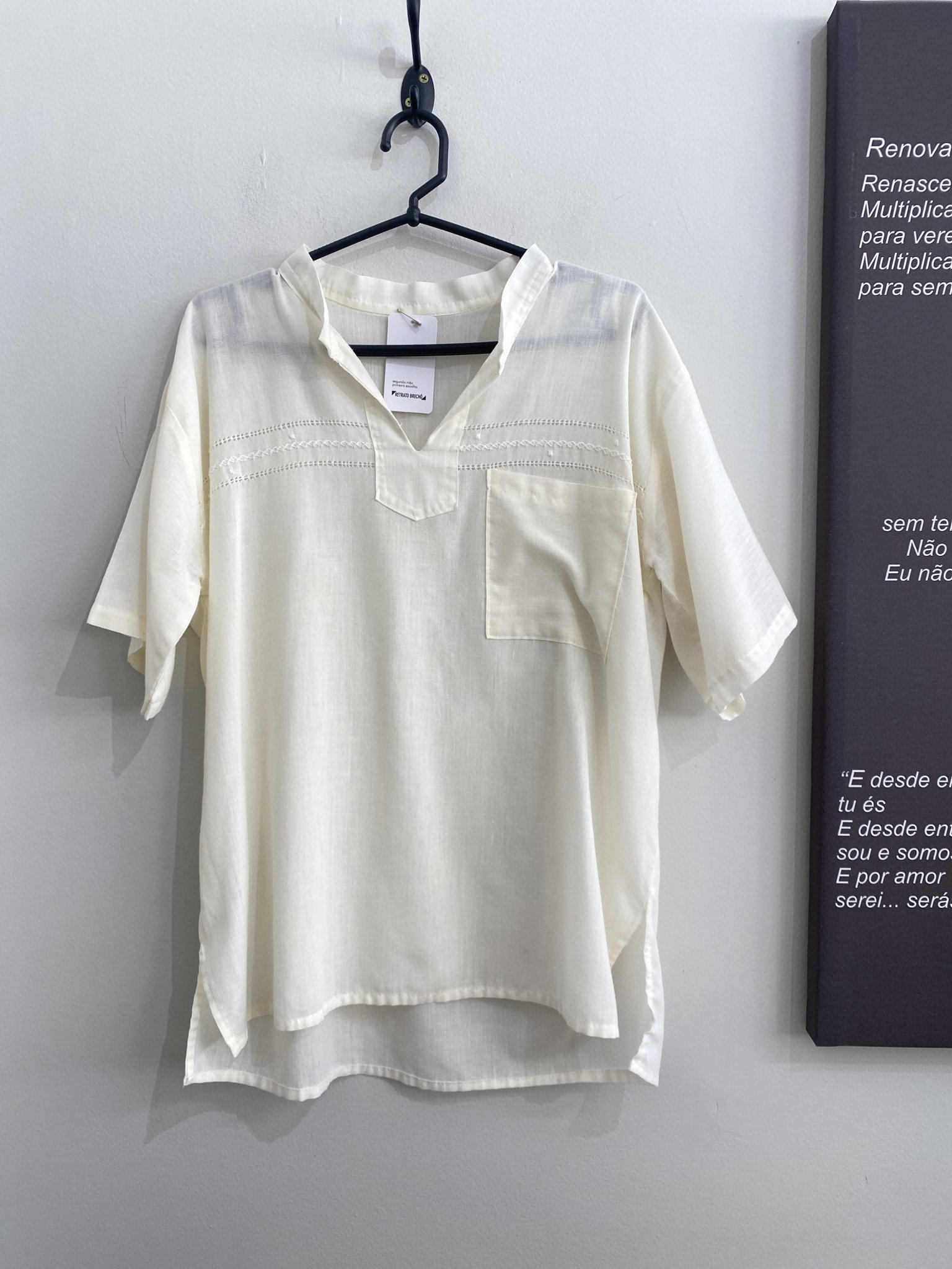 Blusa off white m/curta de linho s/marca - G