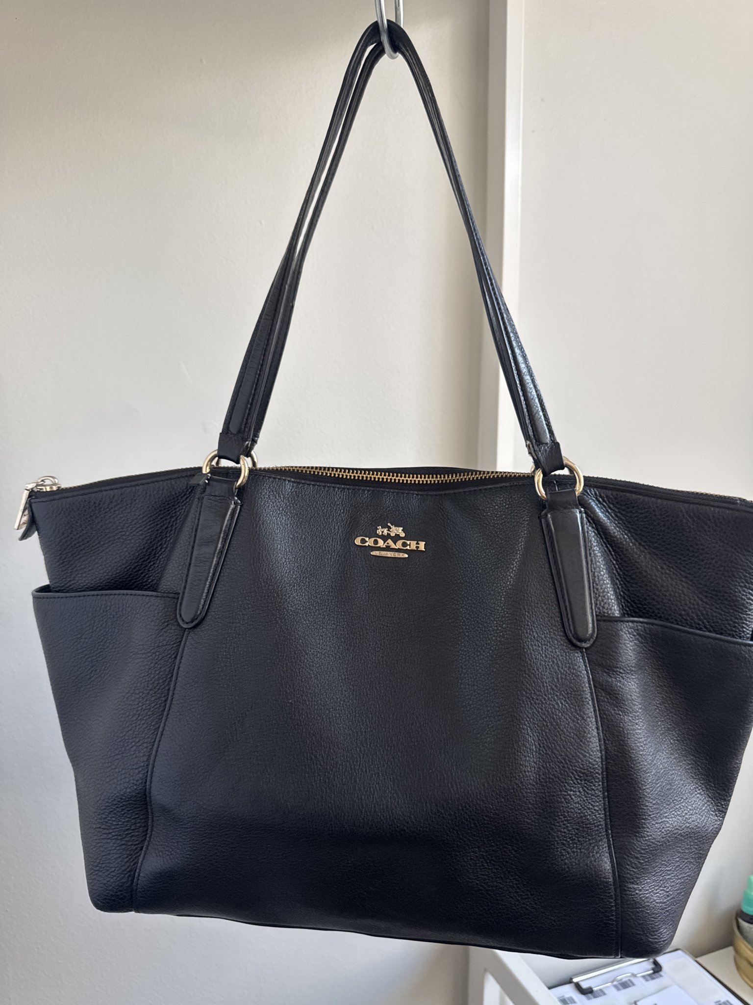 Bolsa tiracolo preta de couro Coach