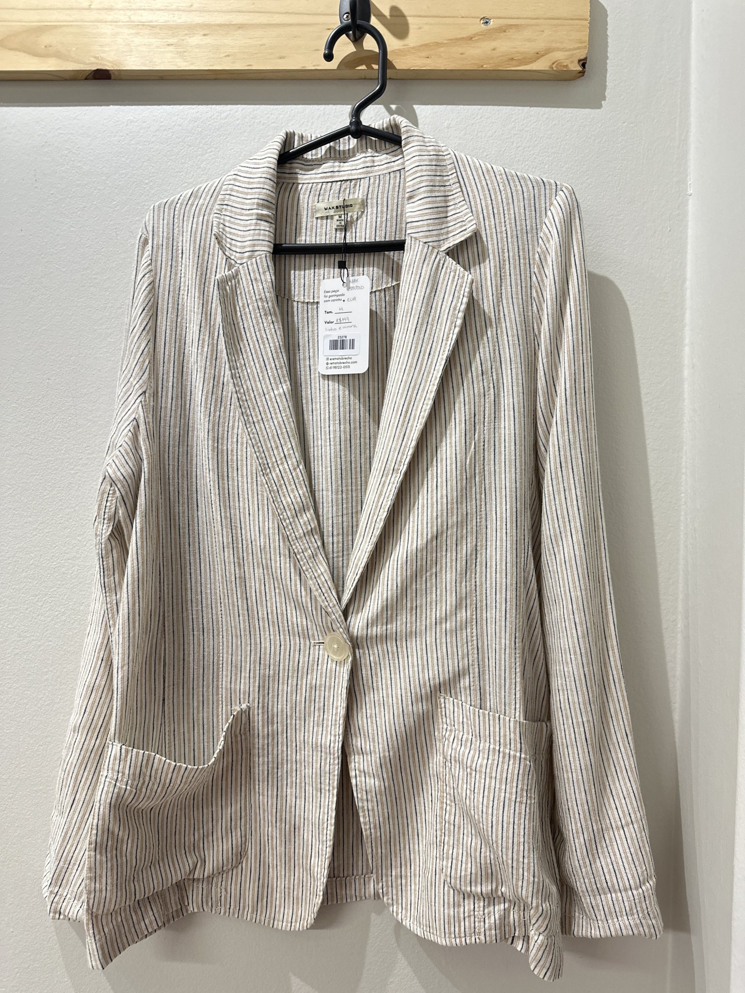 Blazer listrado off white e bege fecho de um botão Max Studio de linho e viscose - M