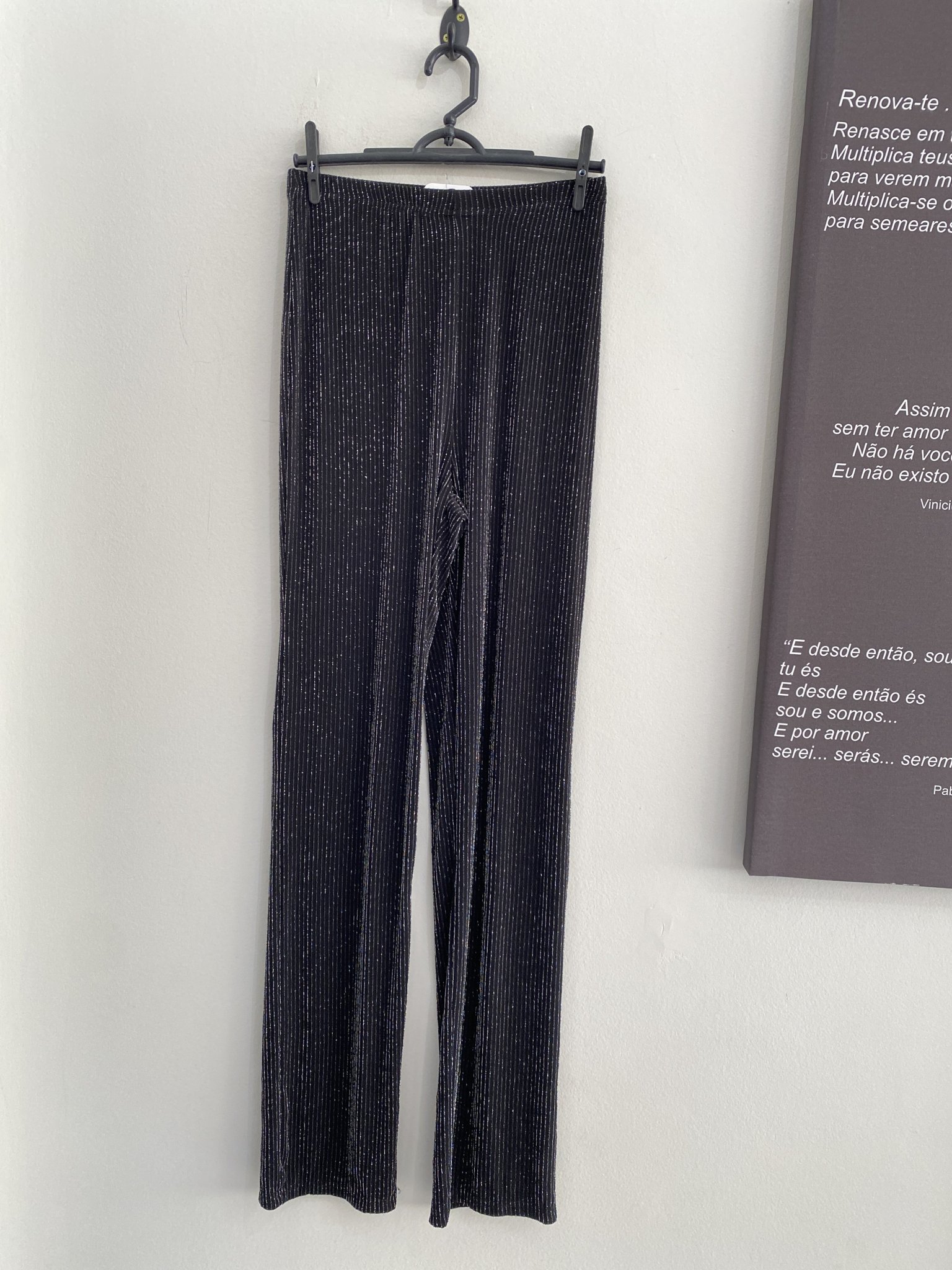 Calça preta de listra brilhosa prata canelada sem marca - P