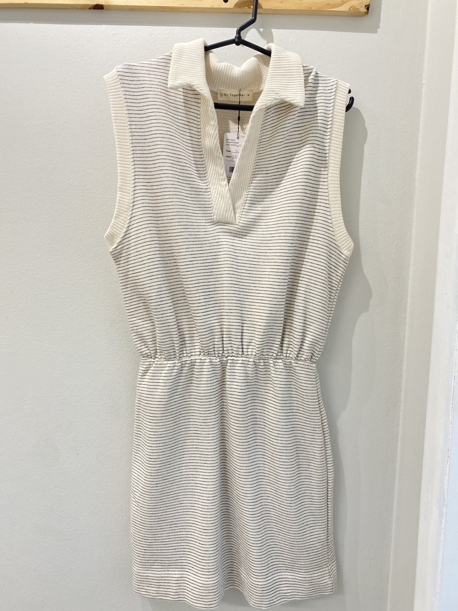 Vestido listrado off white s/manga By Together de algodão e viscose - M