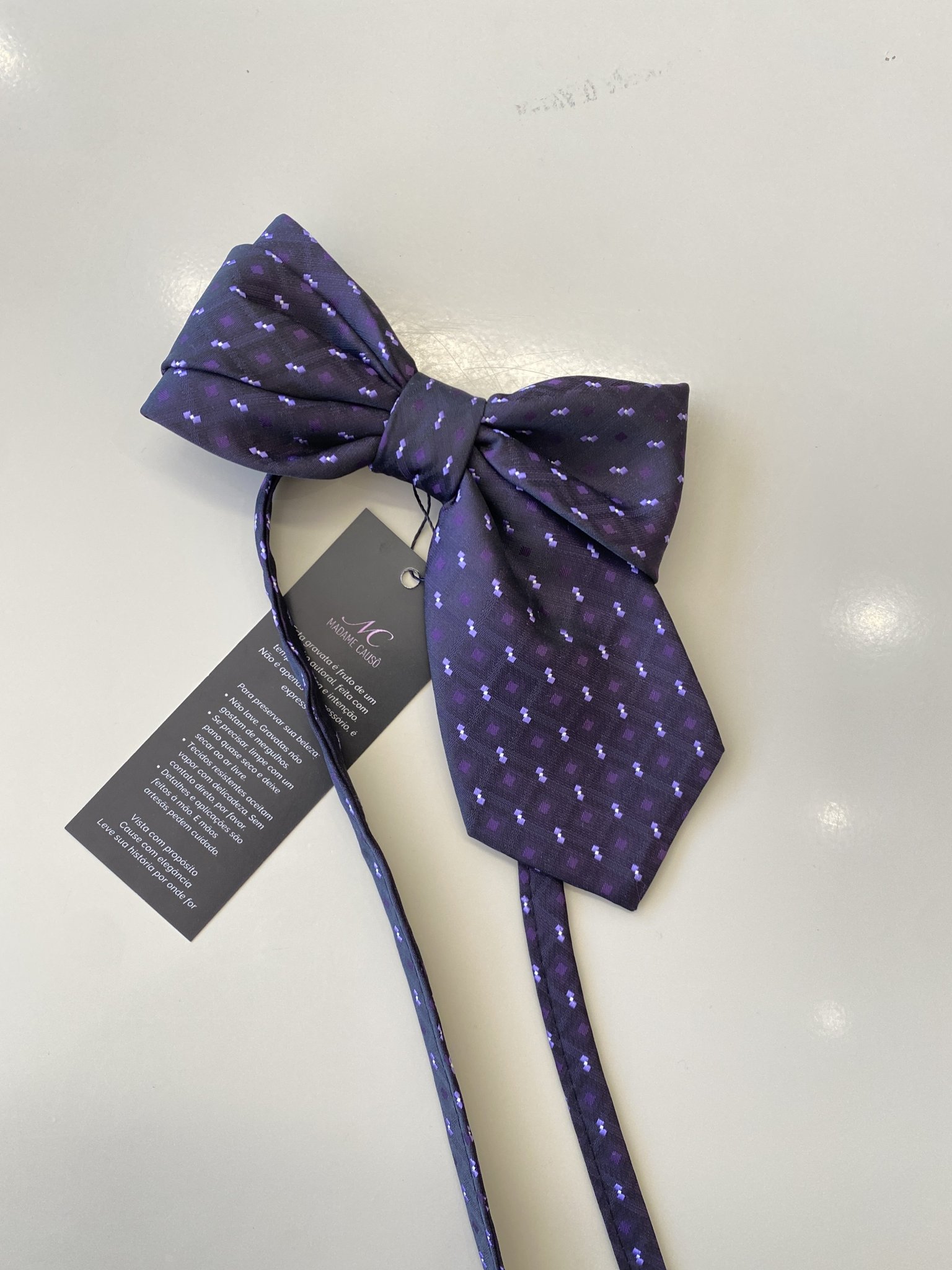 Gravata laço broche