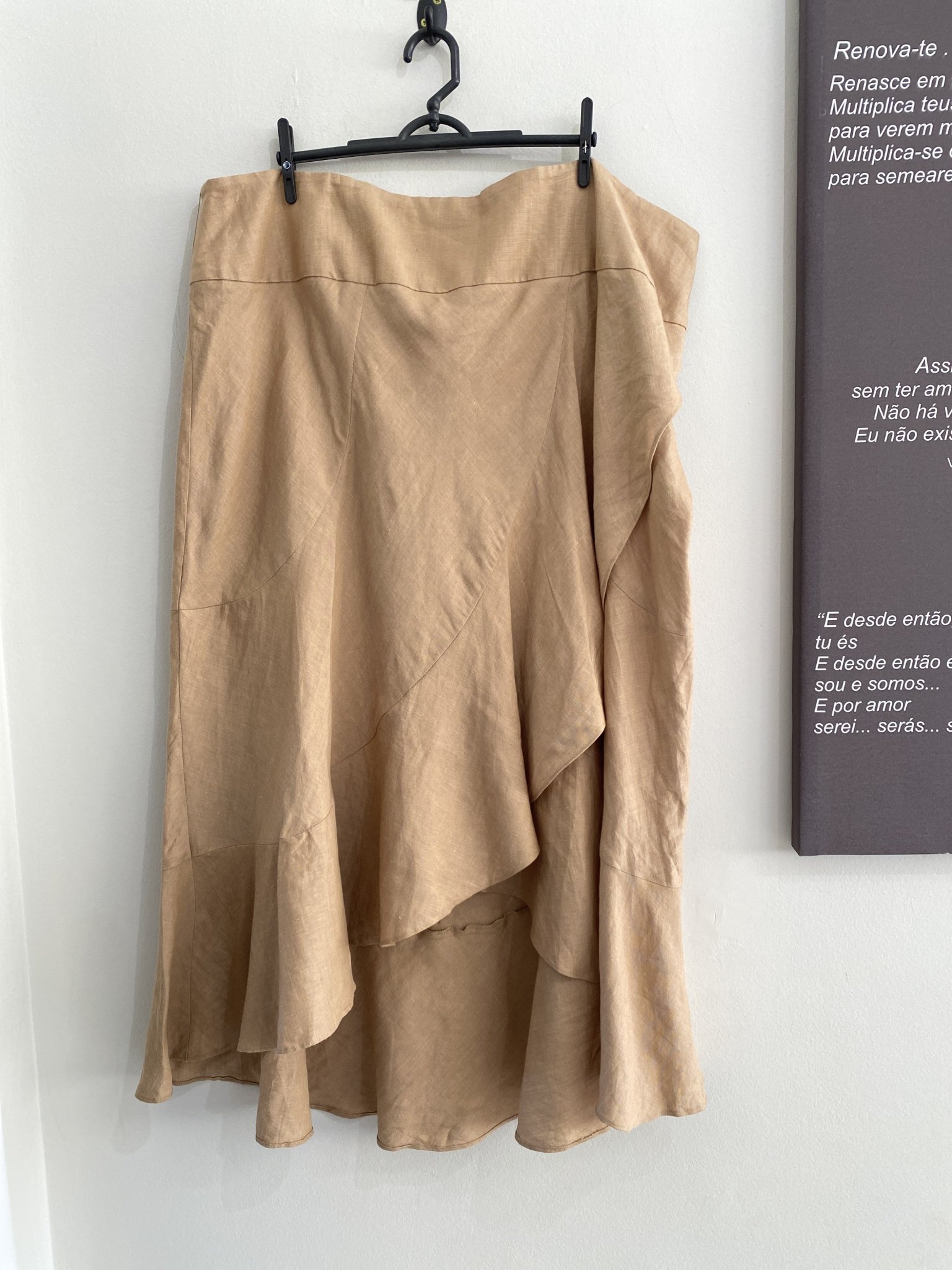 Saia envelope bege Bandolino de linho e viscose - 48