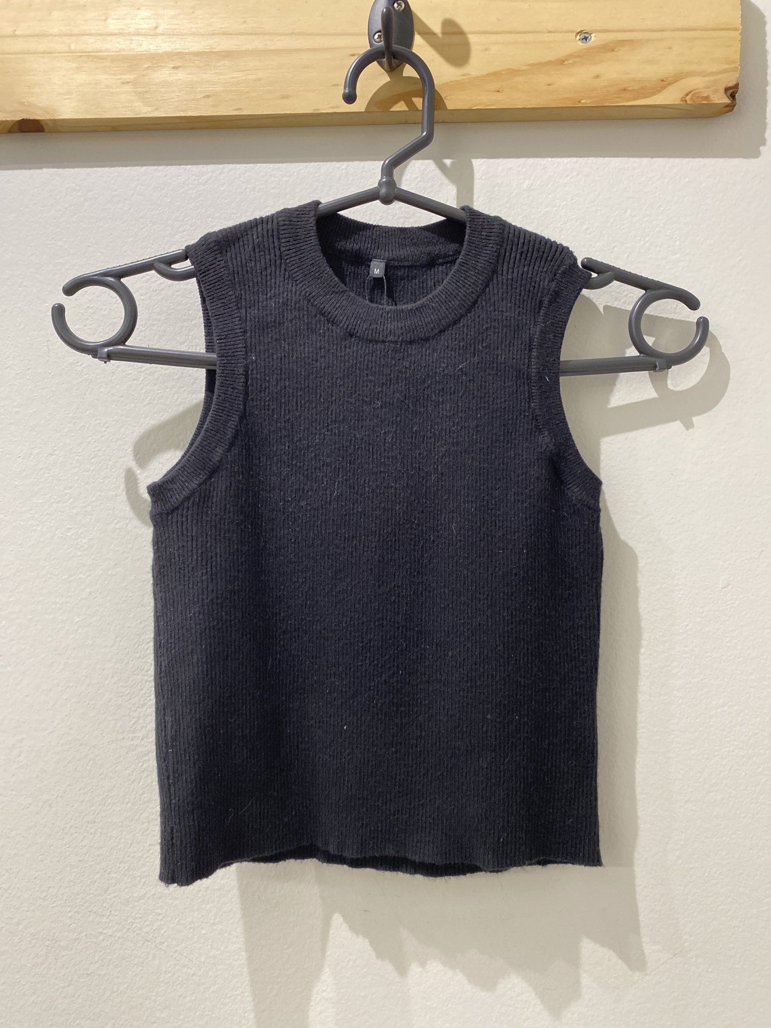 Cropped preta regata s/manga sem marca - M