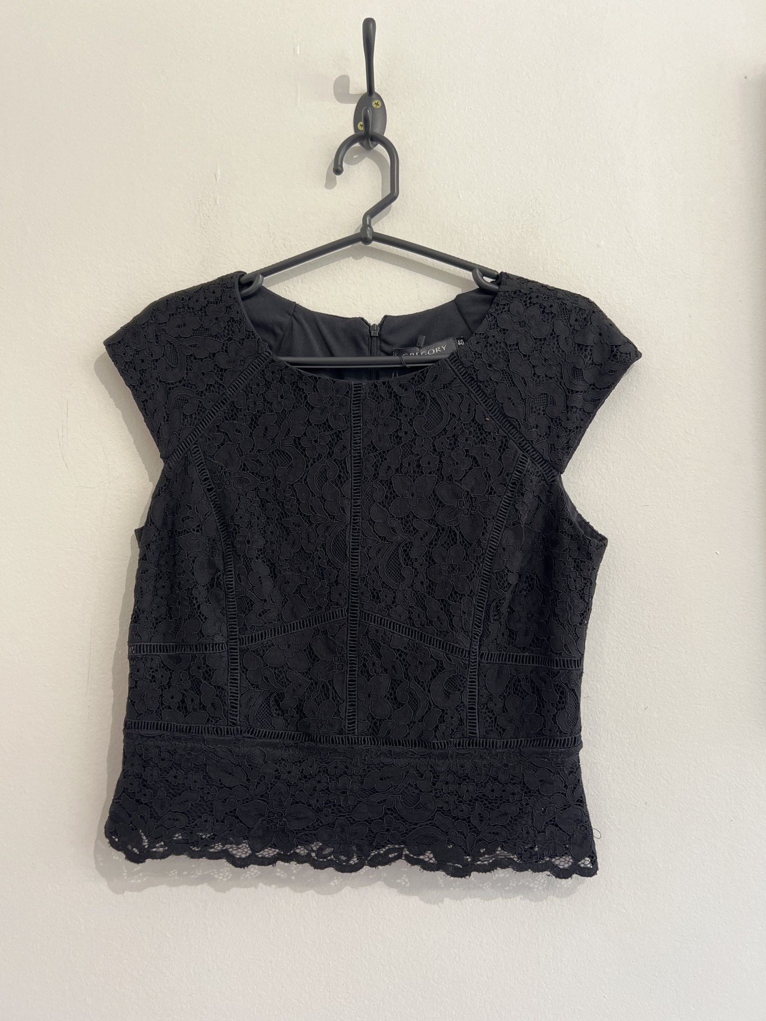 Blusa preta de renda bordada m/curta sino Gregory - 40