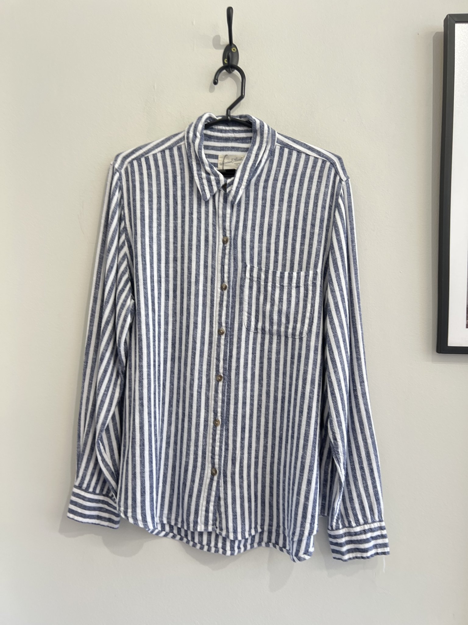 Camisa listrada azul e branco m/longa Universal Thread de linho e viscose  - M