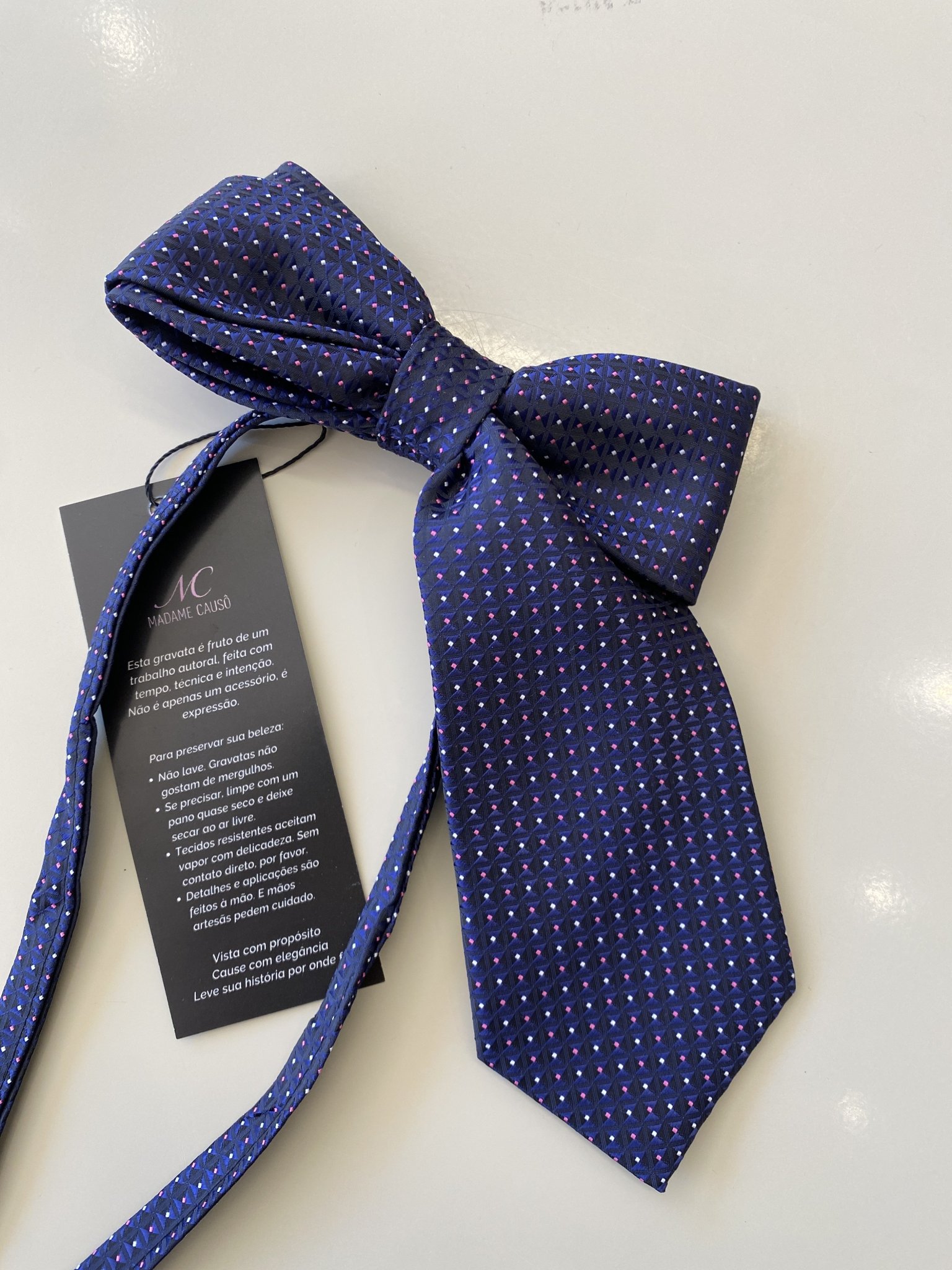 Gravata laço broche