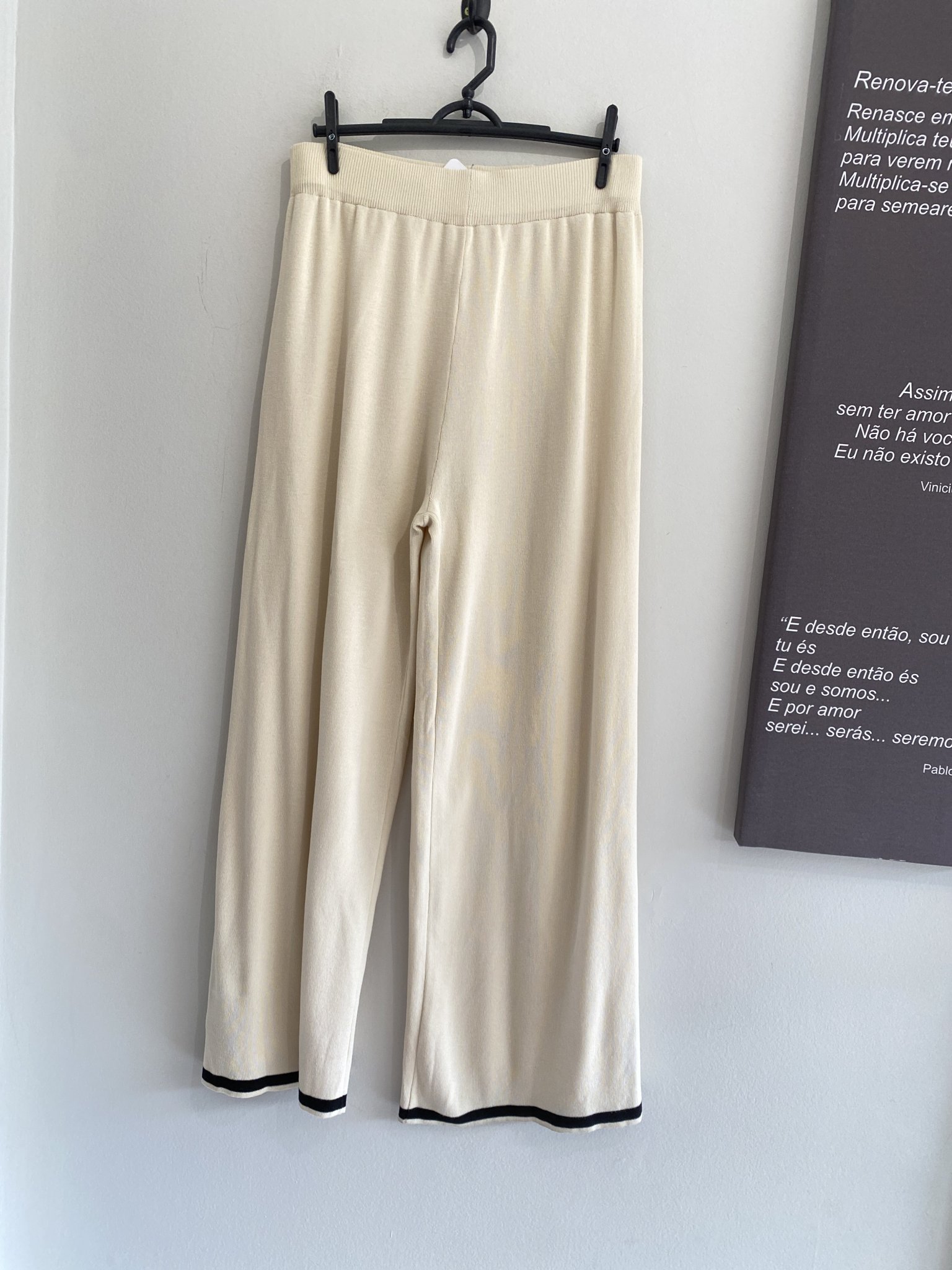 Calça pantalona bege claro tricot sem marca - G