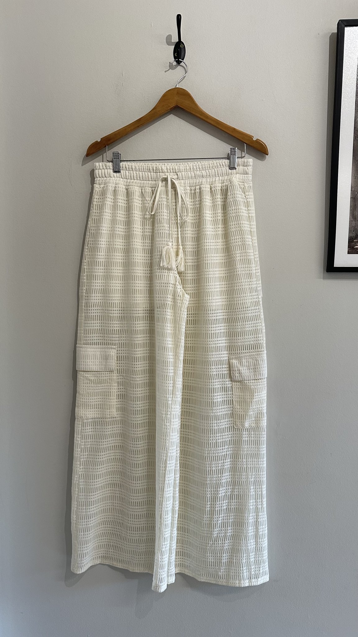 Calça pantalona cargo off white texturizada de cintura regulavel Forever 21 - G
