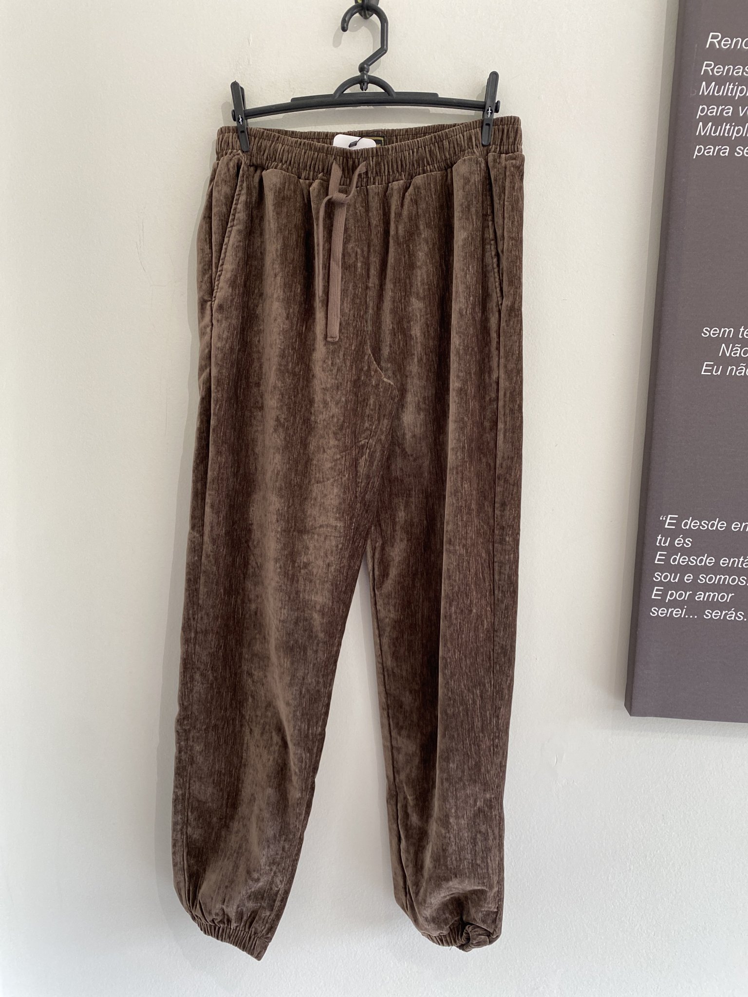 Calça jogger marrom veludo Massive - P