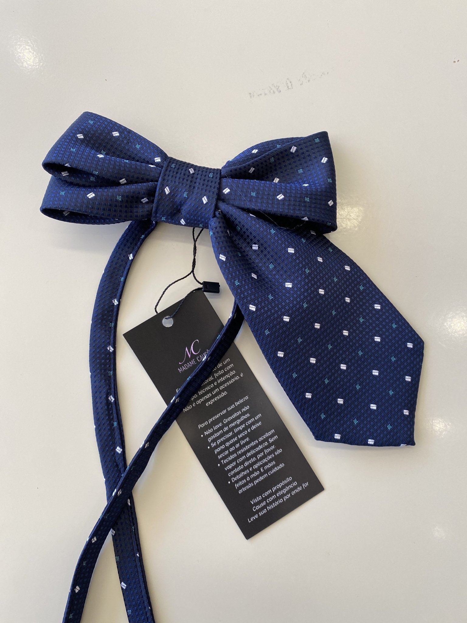 Gravata laço broche