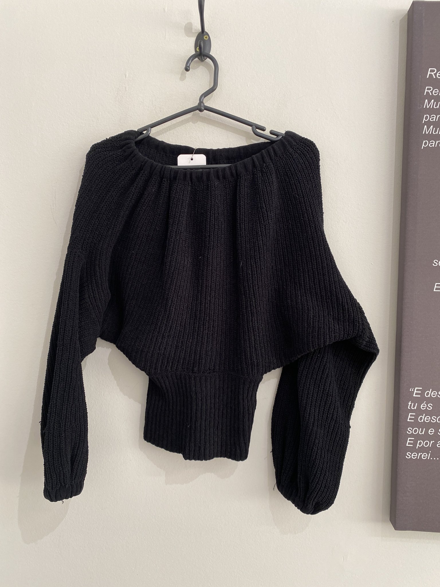 Casaco preto de tricot manga bomber sem marca - P