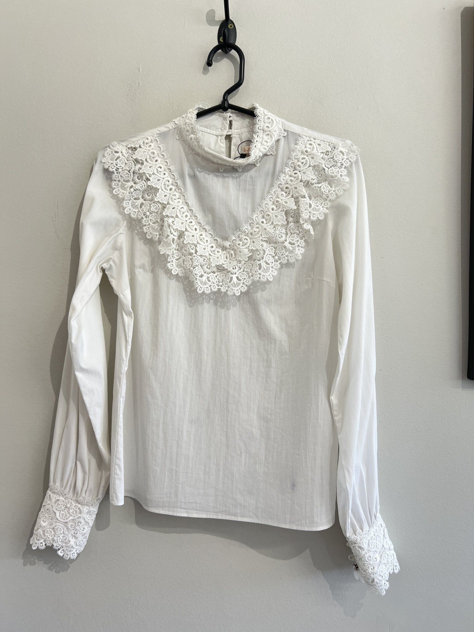 Blusa branca m/longa c/busto guippir Bambola - P