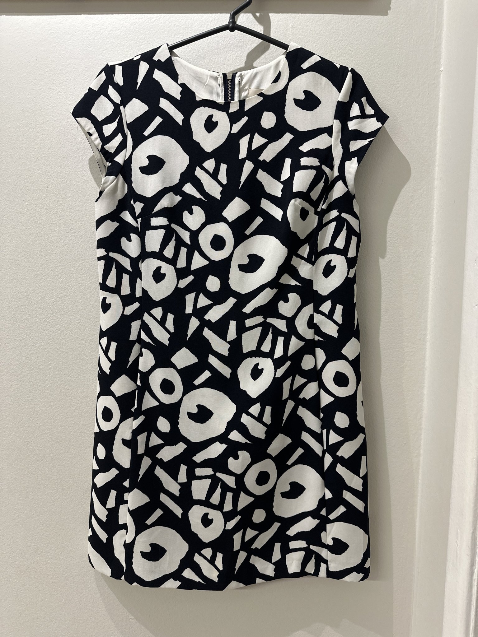 Vestido P&B estampa abstrada m/curta sino Loft - P