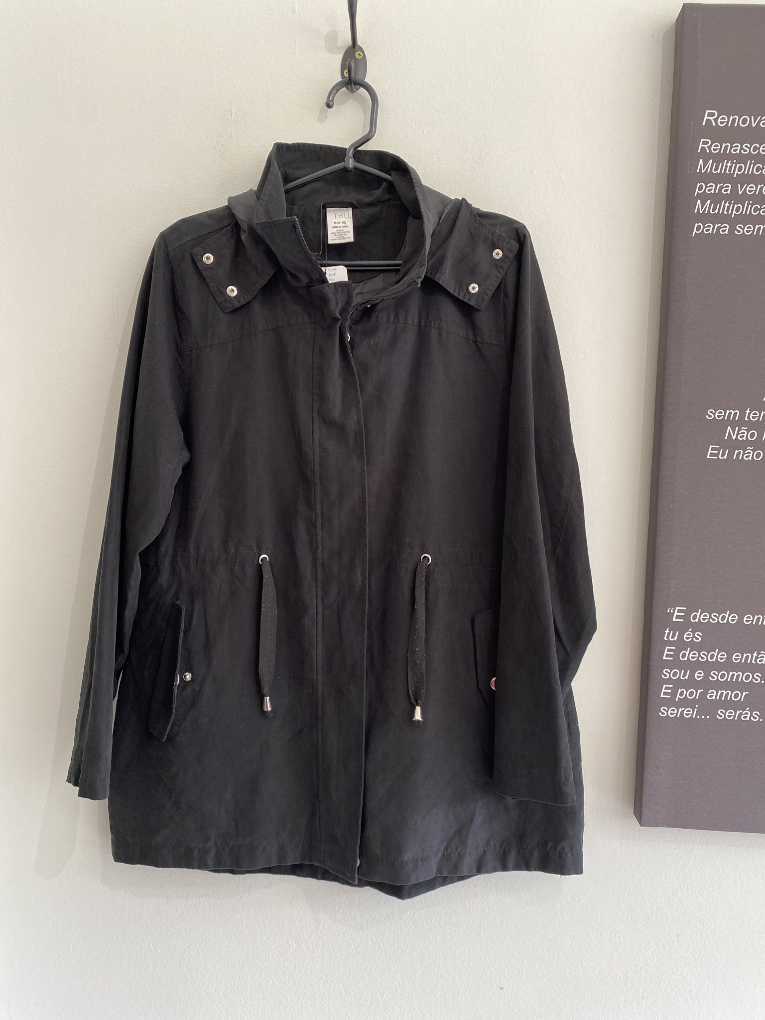 Parka preta com capuz Time And Tru de suede - M