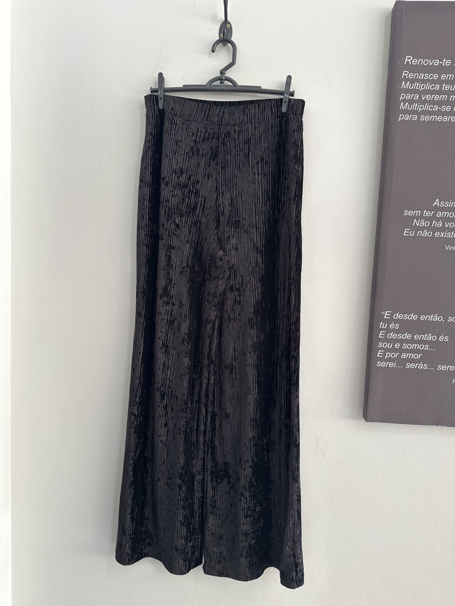 Calça pantalona preta de veludo canelado Banana Republic - P