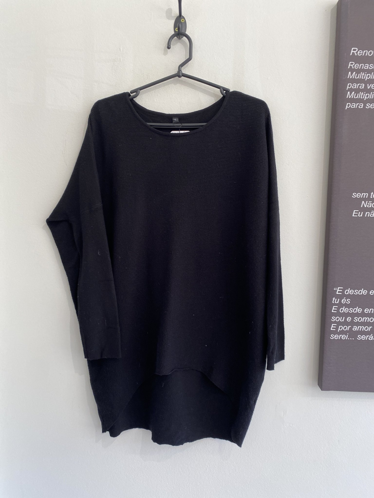 Sueter preto sem marca de viscose e nylon - P
