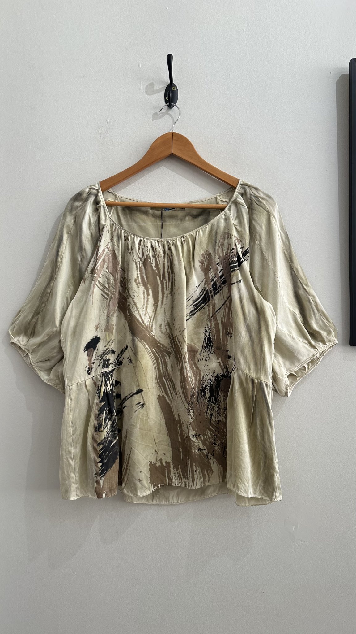 Blusa verde acetinada estampa abstrada manga 7/8 de seda Shoulder - G tamanho G - foto principal