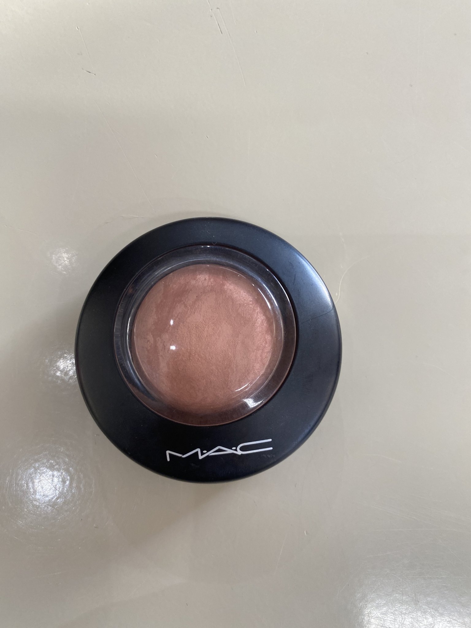 Blush mineralize Warm soul da MAC Vermelho, Preto, Azul-marinho - foto principal