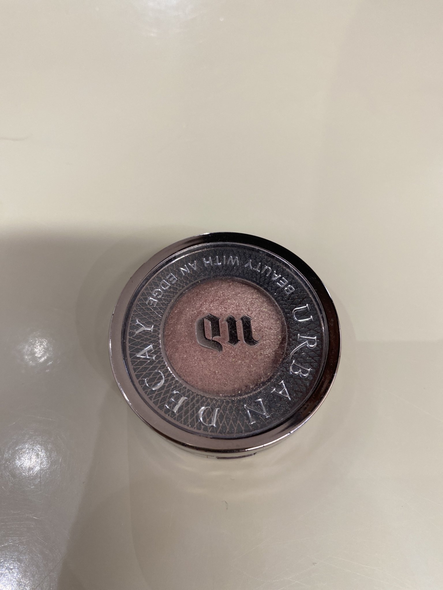 Sombra compacta Urban Decay linha Moondust Rock - rosa - foto principal