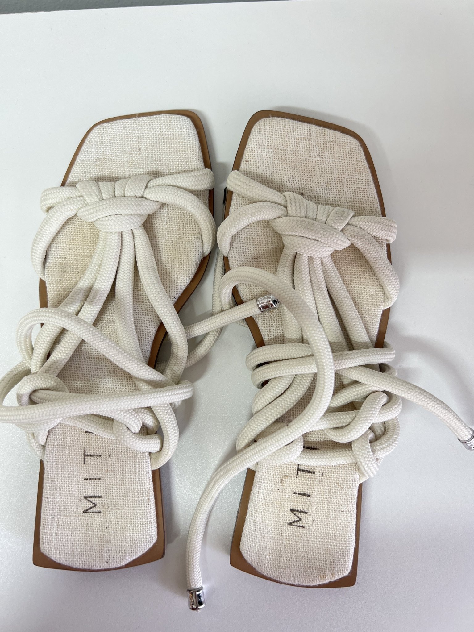 Sandalia flat de off white de corda Miti - 39