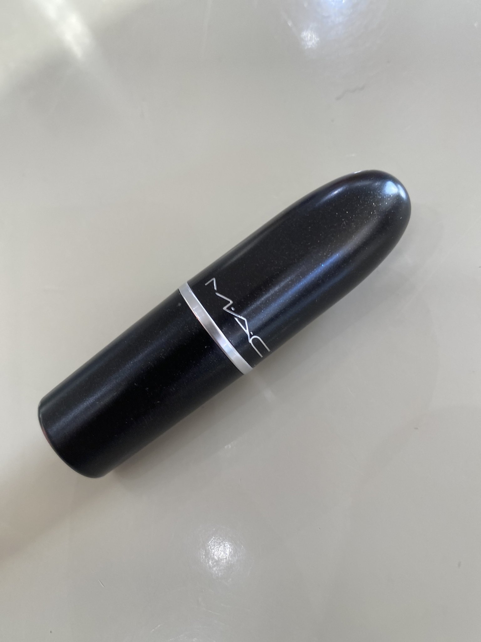 Batom MAC da linha matte - Stone Preto, Azul-marinho - foto principal