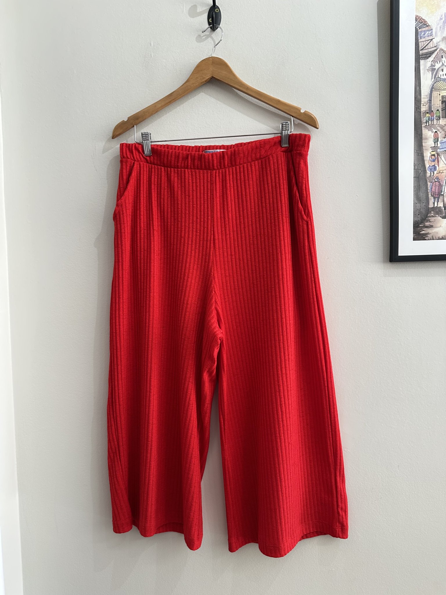Calça pantacourt vermelha de malha canelada Yessica - GG Vermelho tamanho GG - foto principal