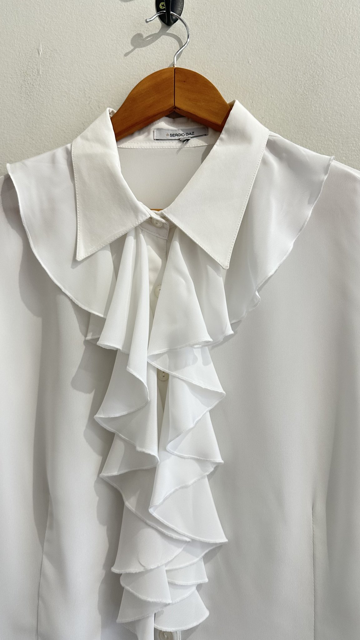 Camisa branca m/longa c/babados na frente Sergio Gazz - M branco tamanho M - vista adicional 4